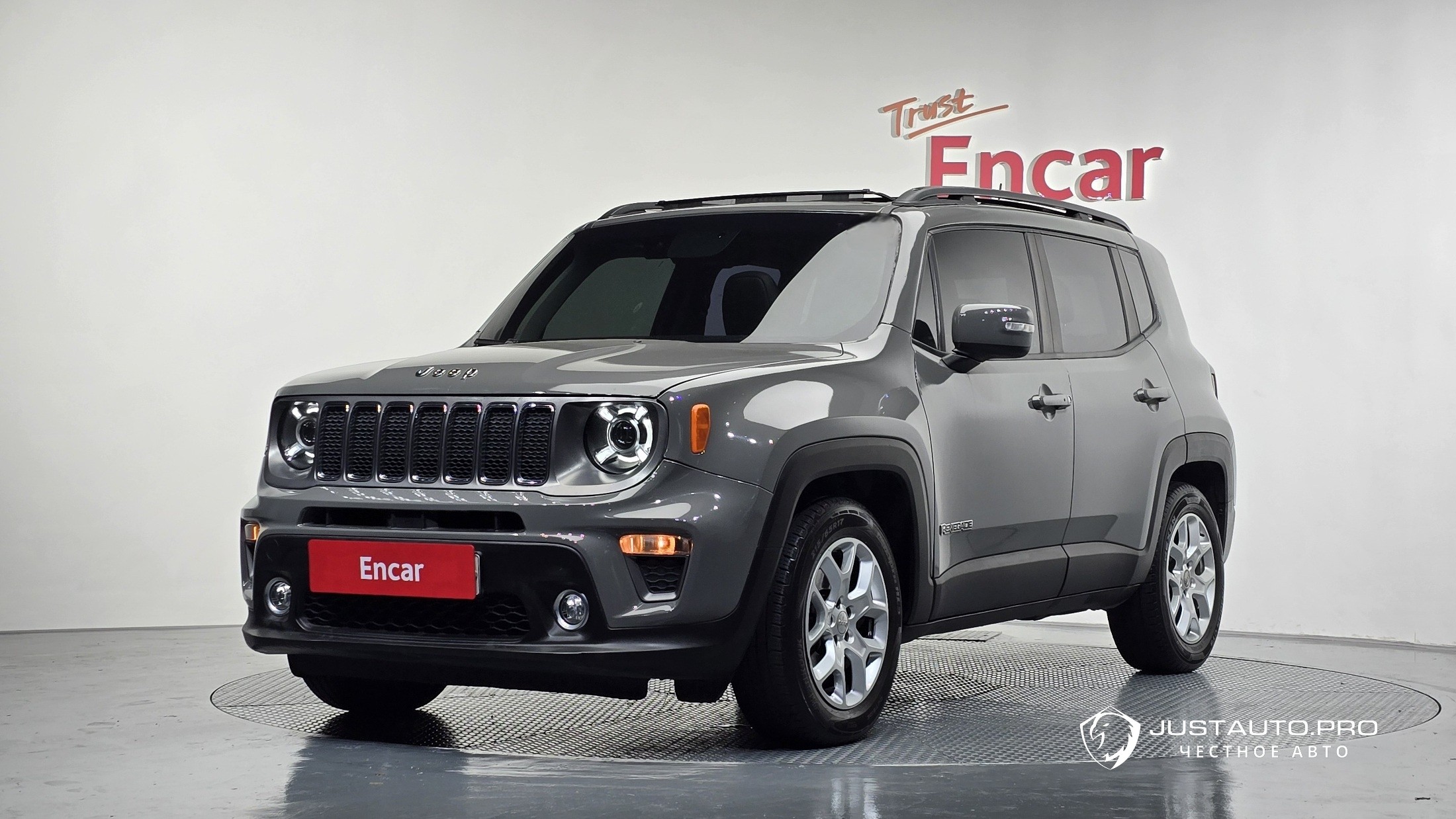 Автомобиль Jeep Renegade