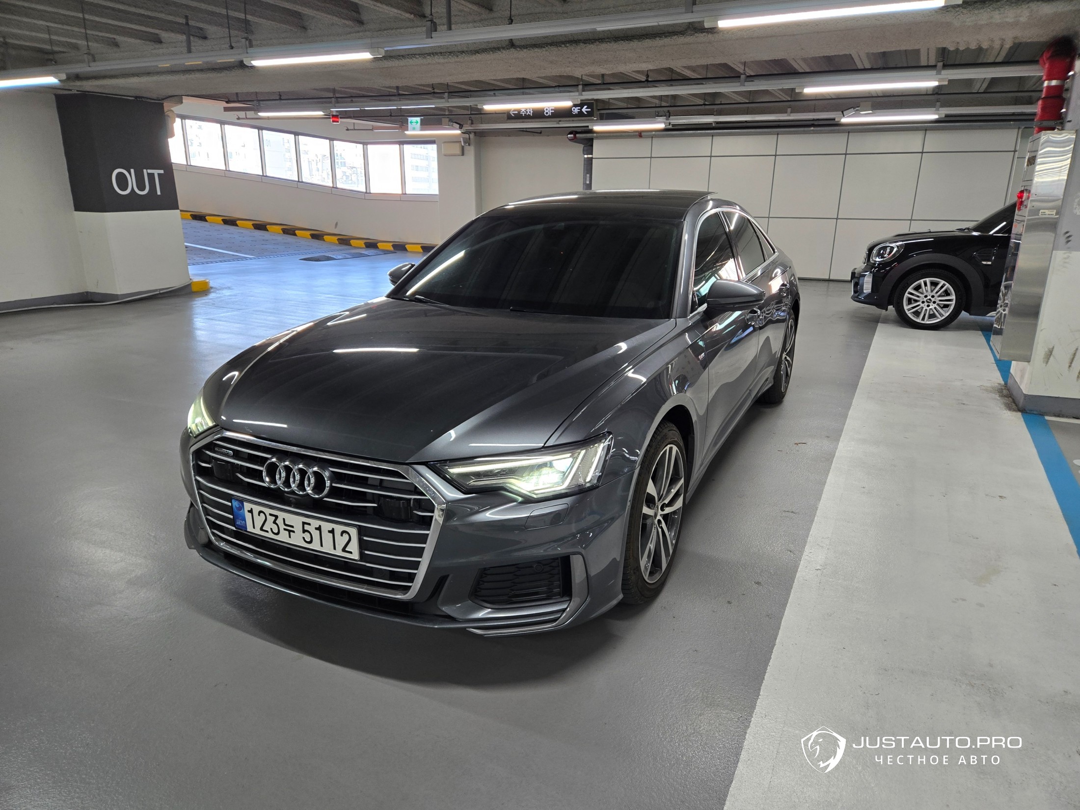 Автомобиль Audi A6