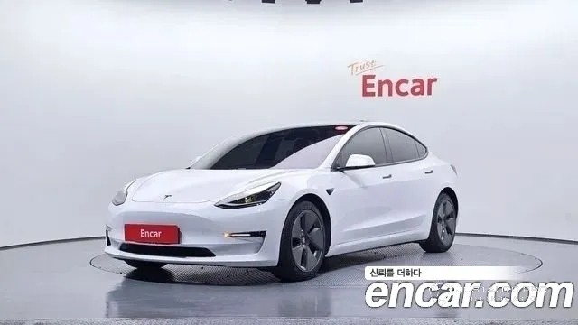 Автомобиль Tesla Model 3