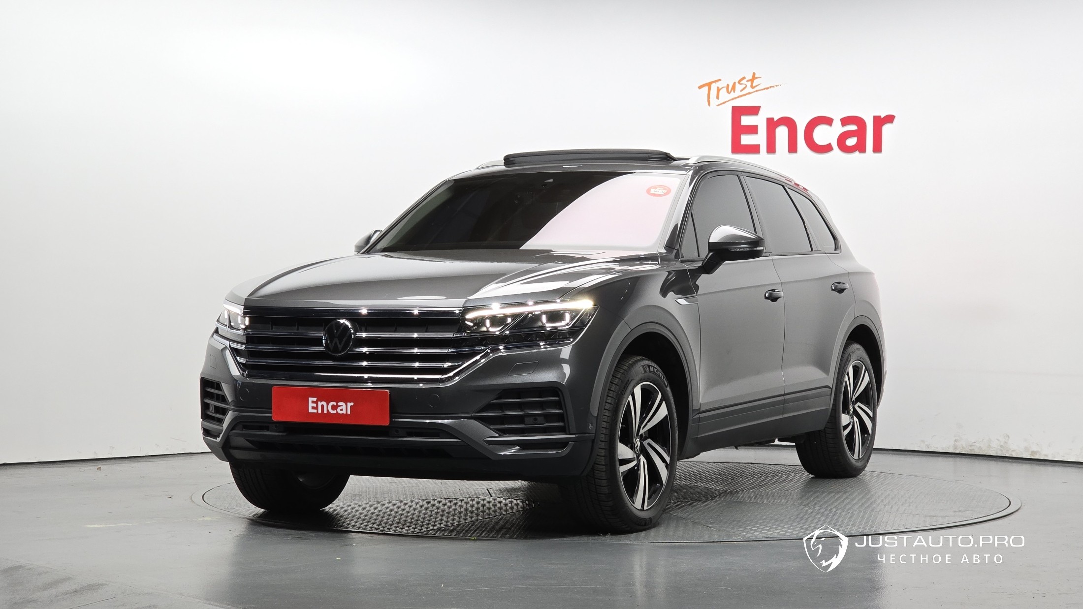 Автомобиль Volkswagen Touareg