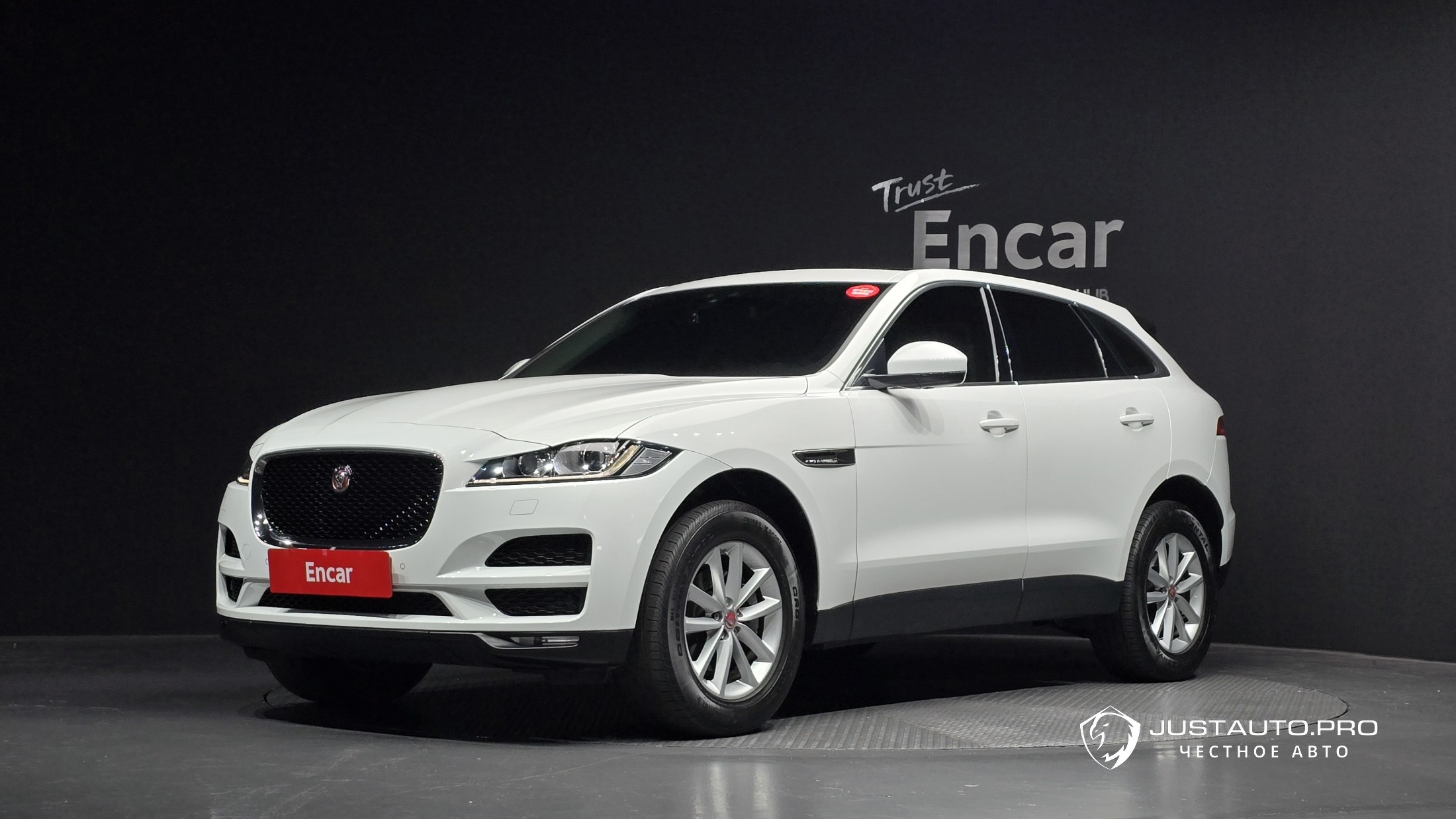Автомобиль Jaguar F-PACE