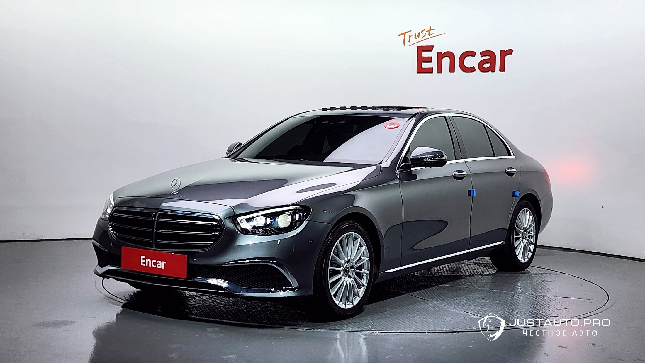 Автомобиль Mercedes-Benz E-Class