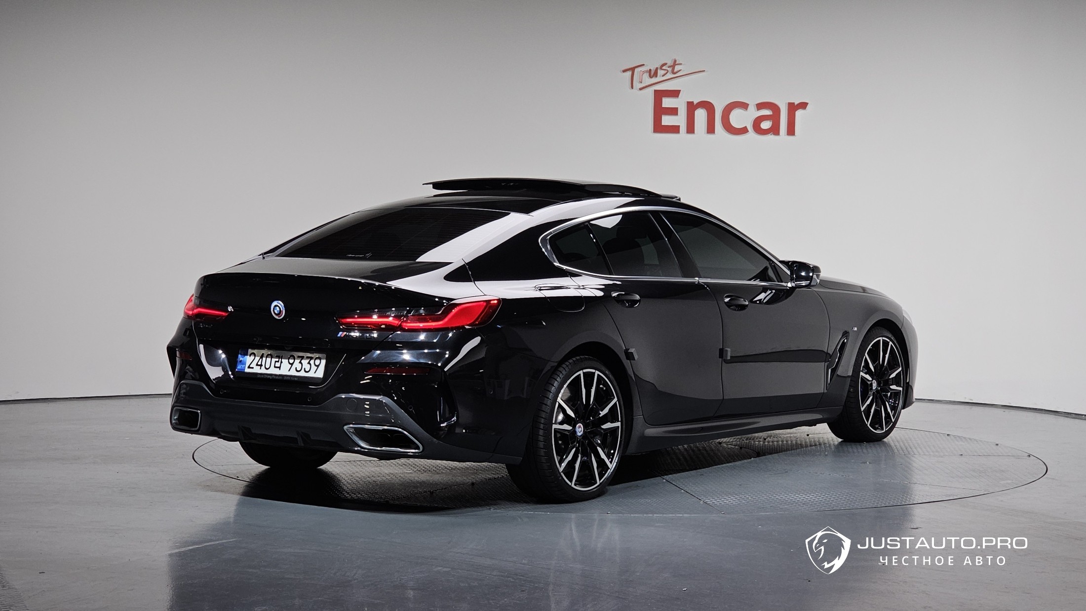 Автомобиль BMW 8-Series