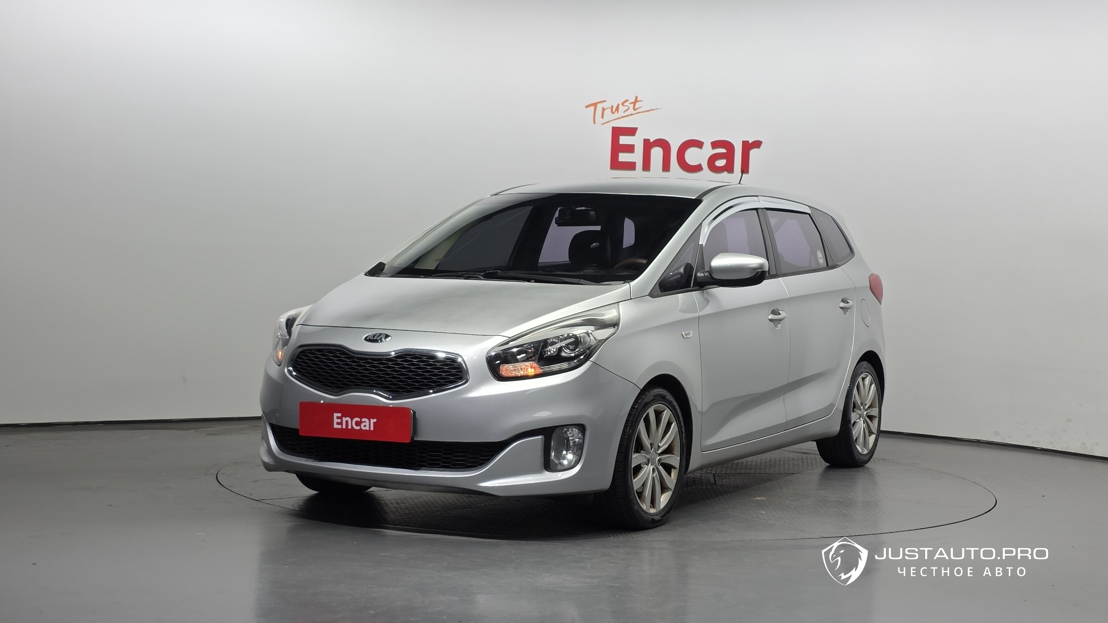 Автомобиль Kia Carens