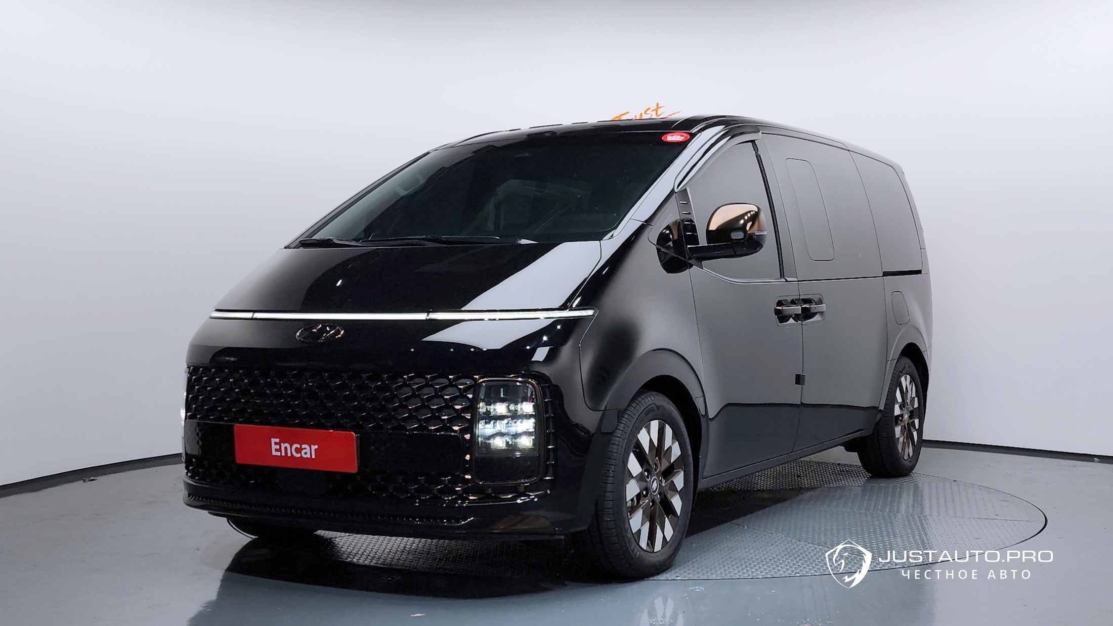 Автомобиль Hyundai Staria