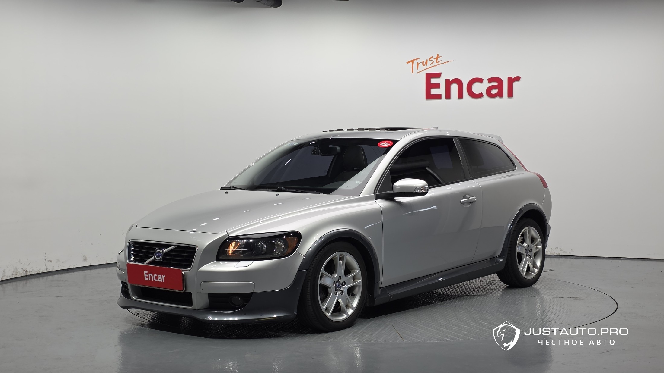 Автомобиль Volvo C30