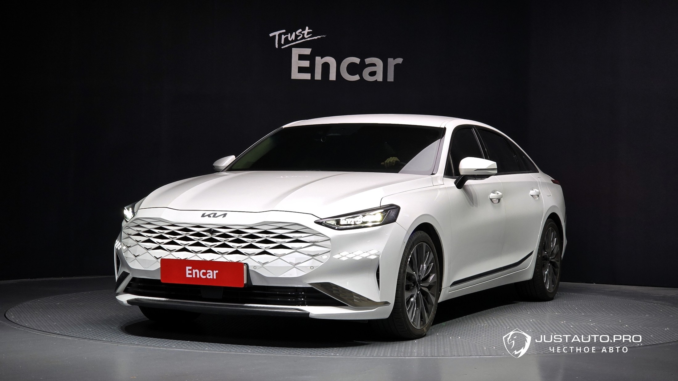 Автомобиль Kia K8