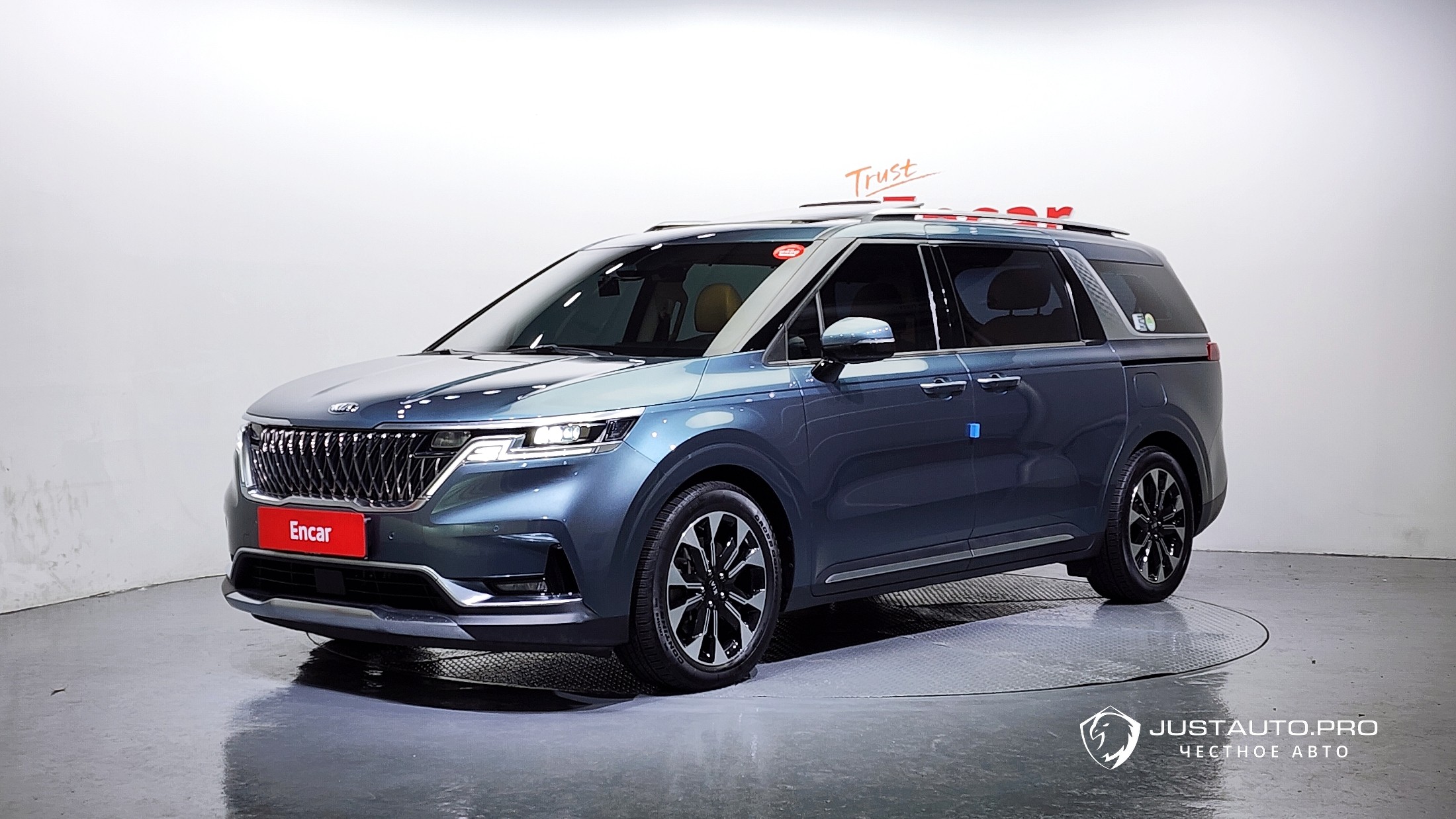 Автомобиль Kia Canival