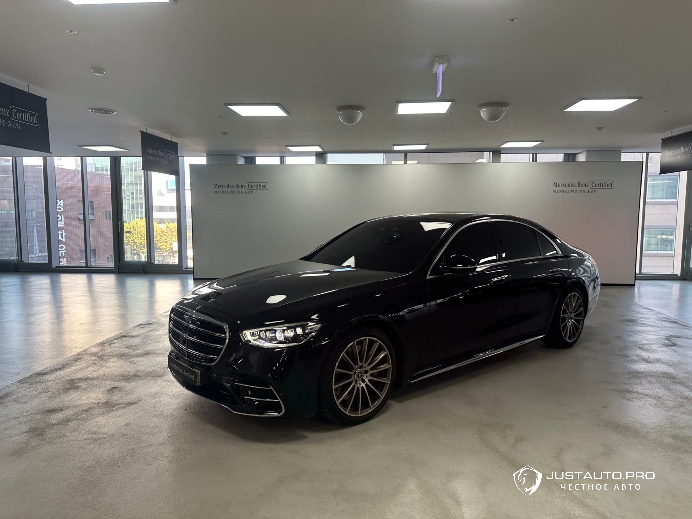Автомобиль Mercedes-Benz S-Class