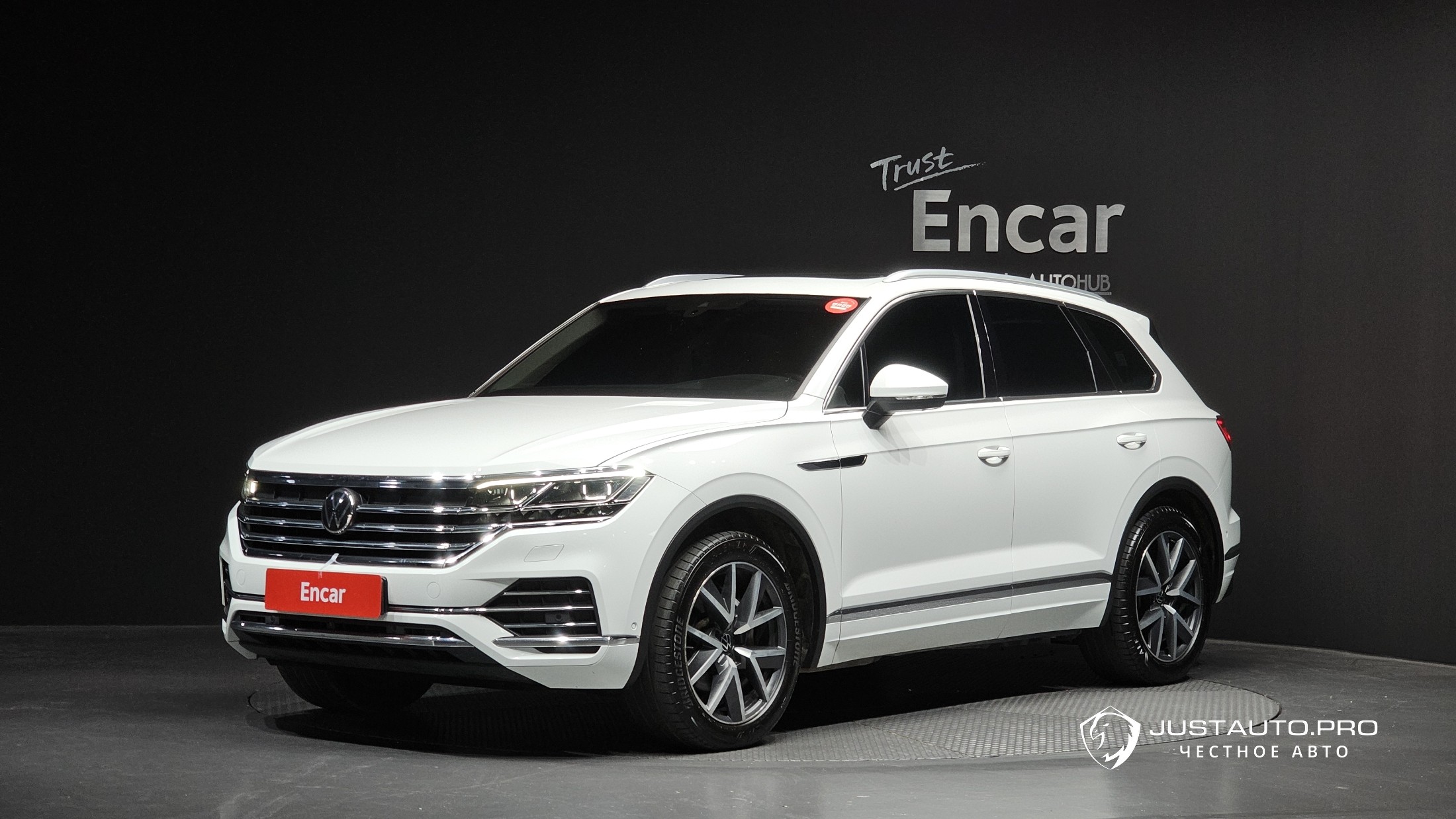 Автомобиль Volkswagen Touareg
