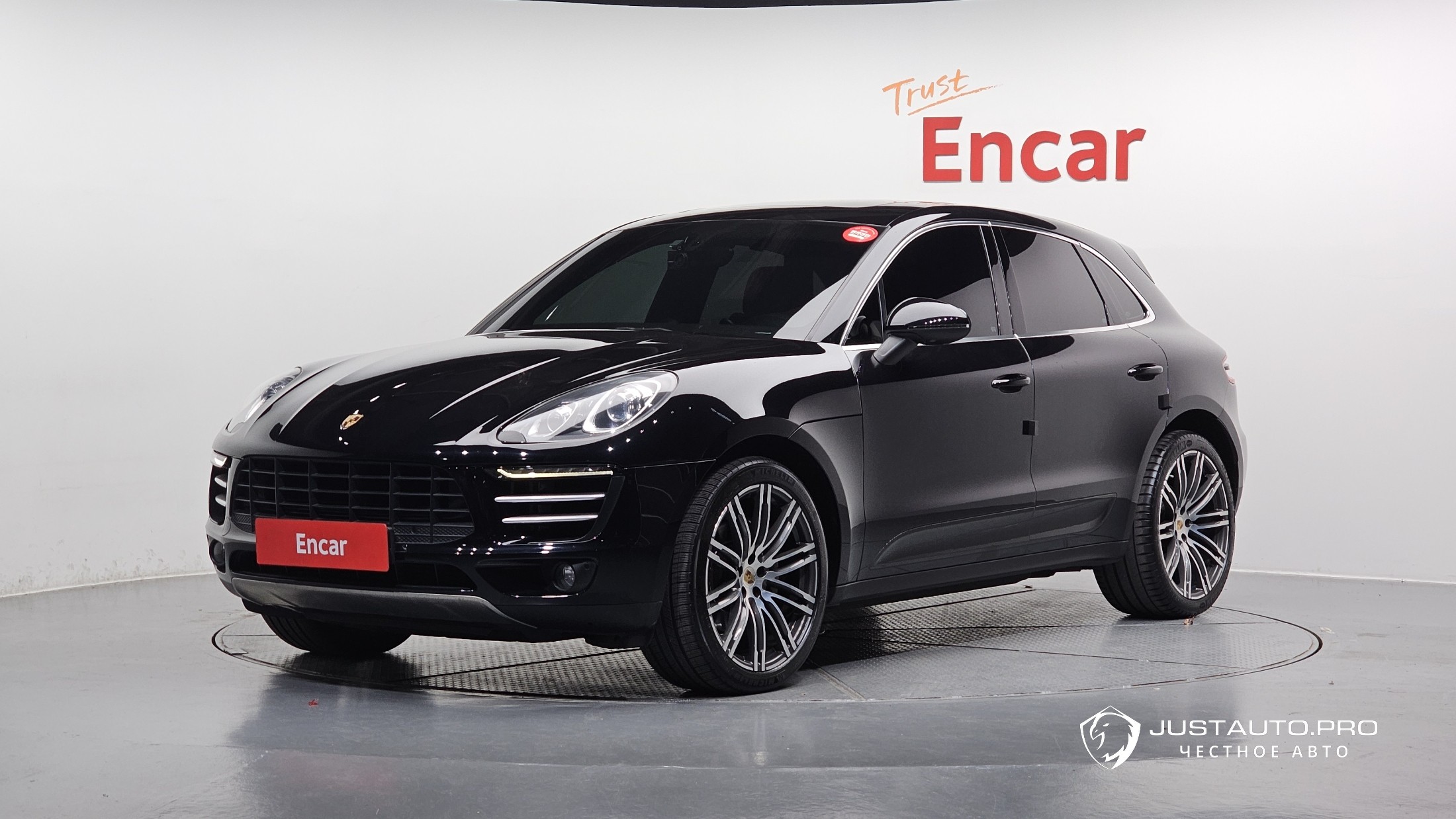 Автомобиль Porsche Macan