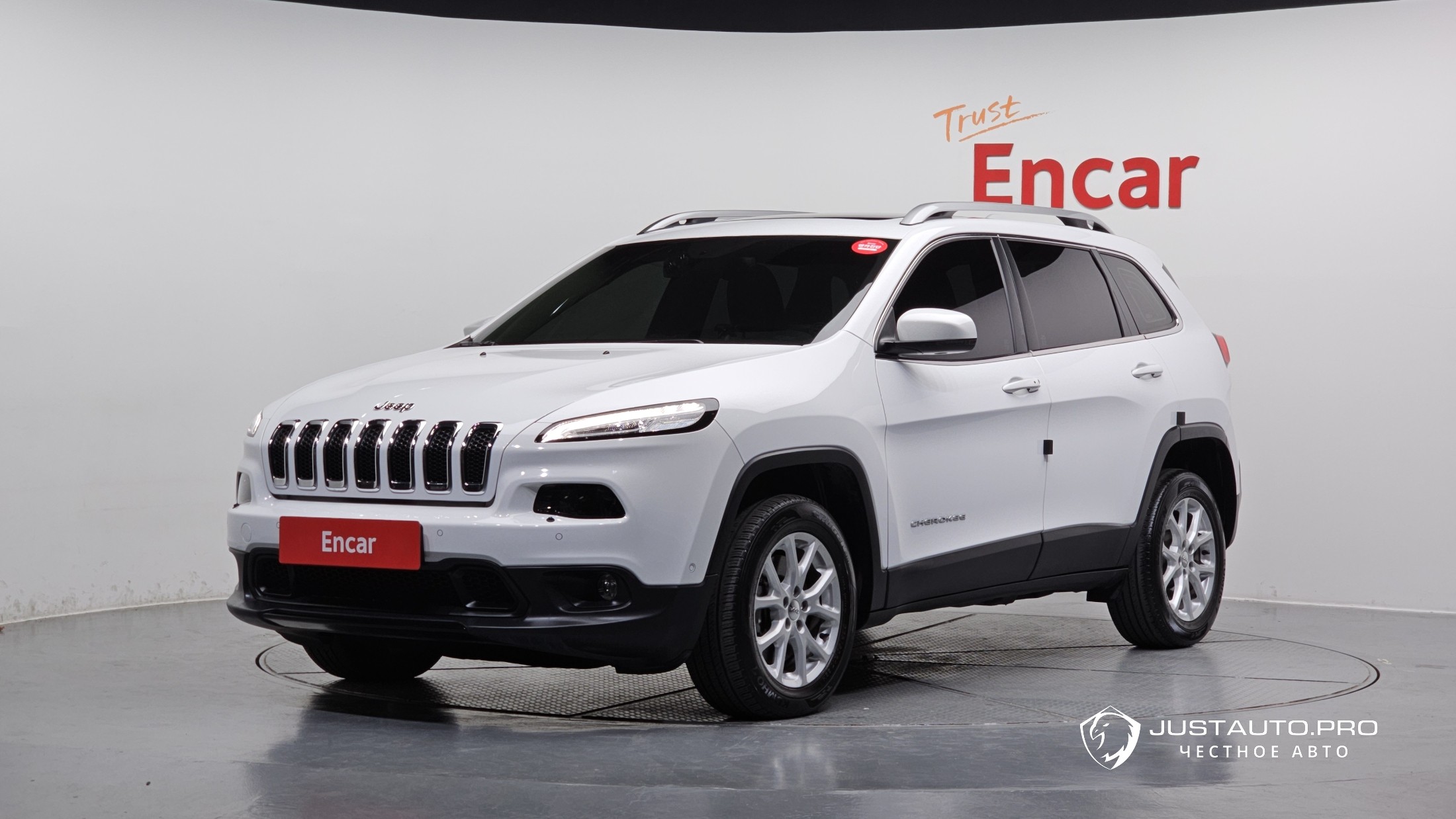 Автомобиль Jeep Cherokee