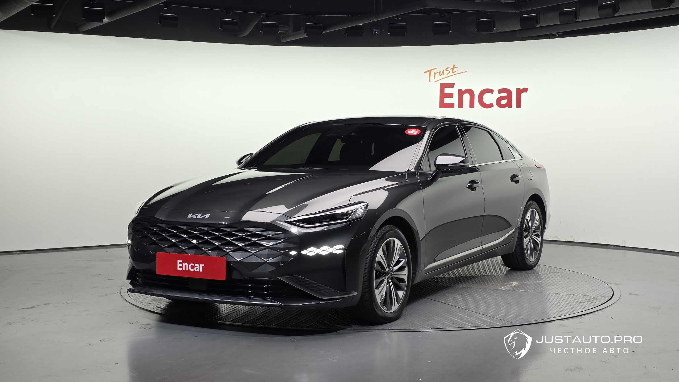 Автомобиль Kia K8