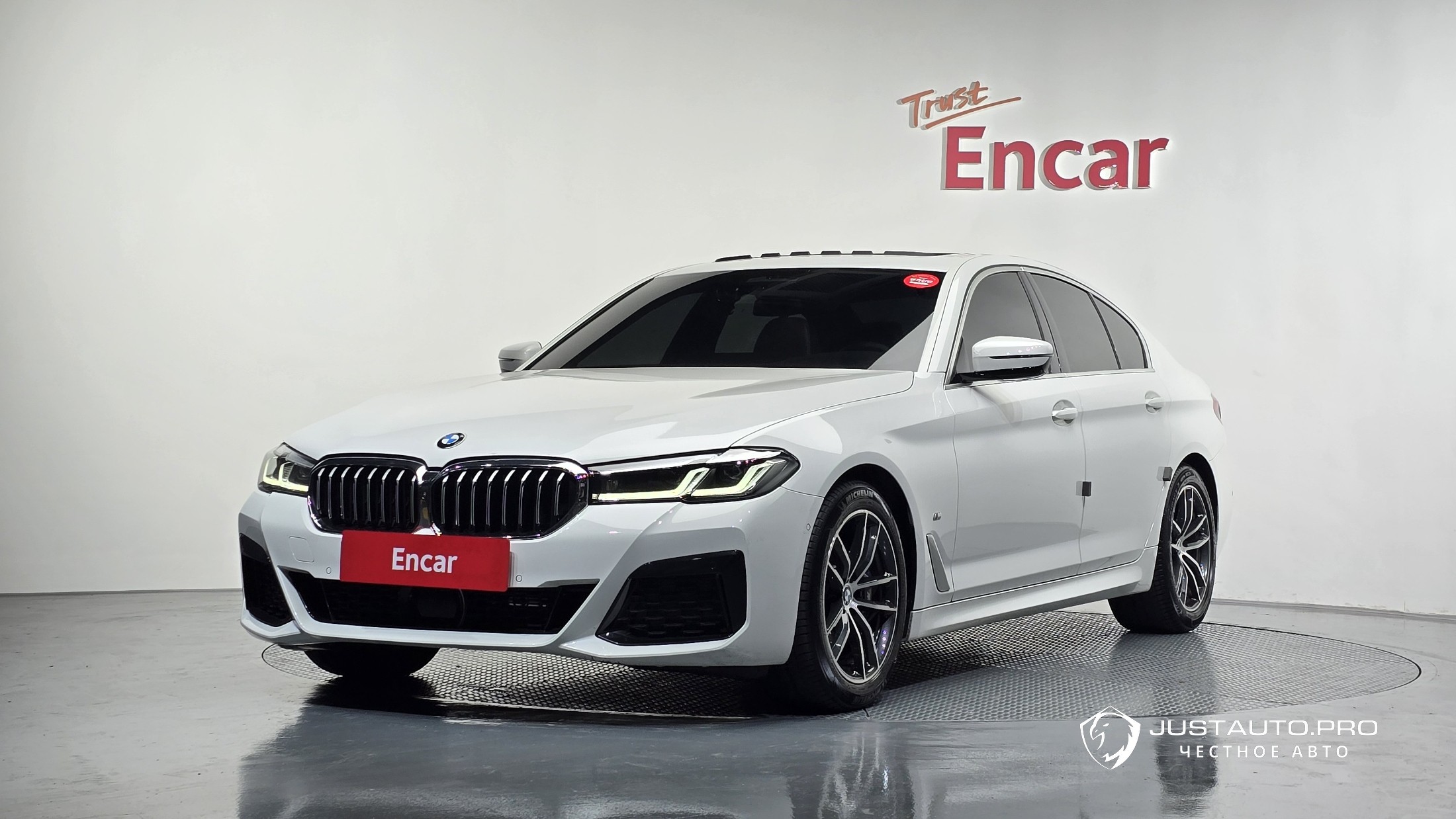 Автомобиль BMW 5-Series