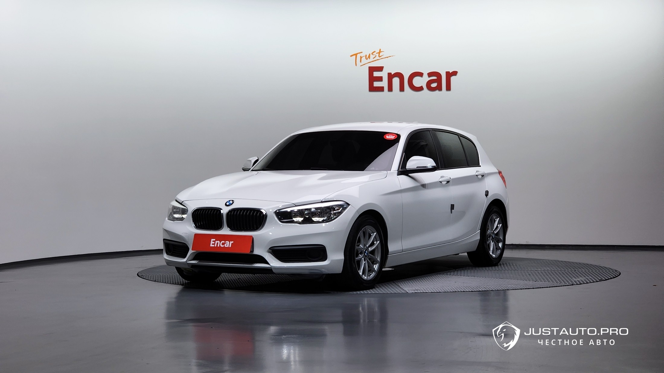 Автомобиль BMW 1-Series