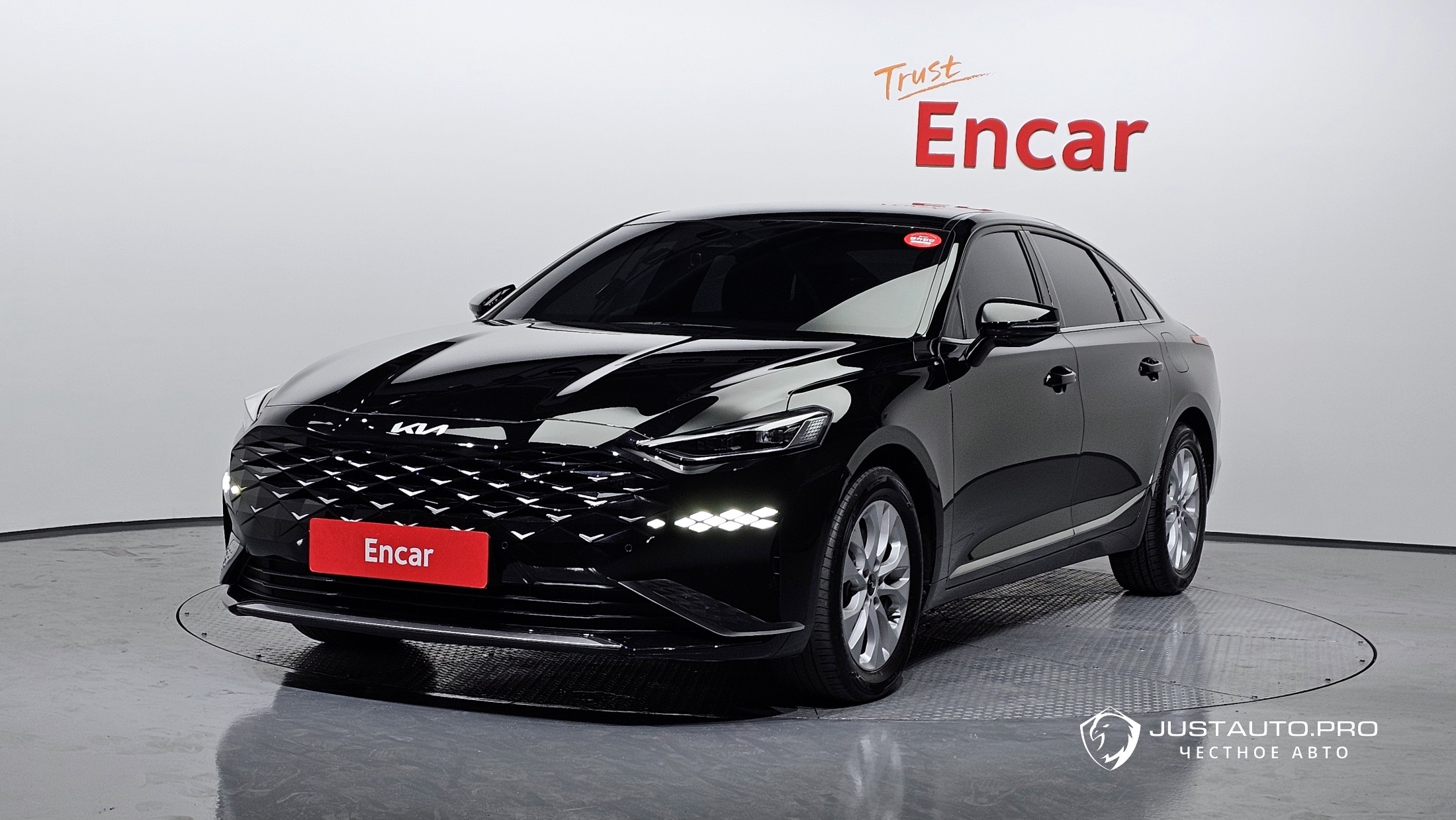 Автомобиль Kia K8