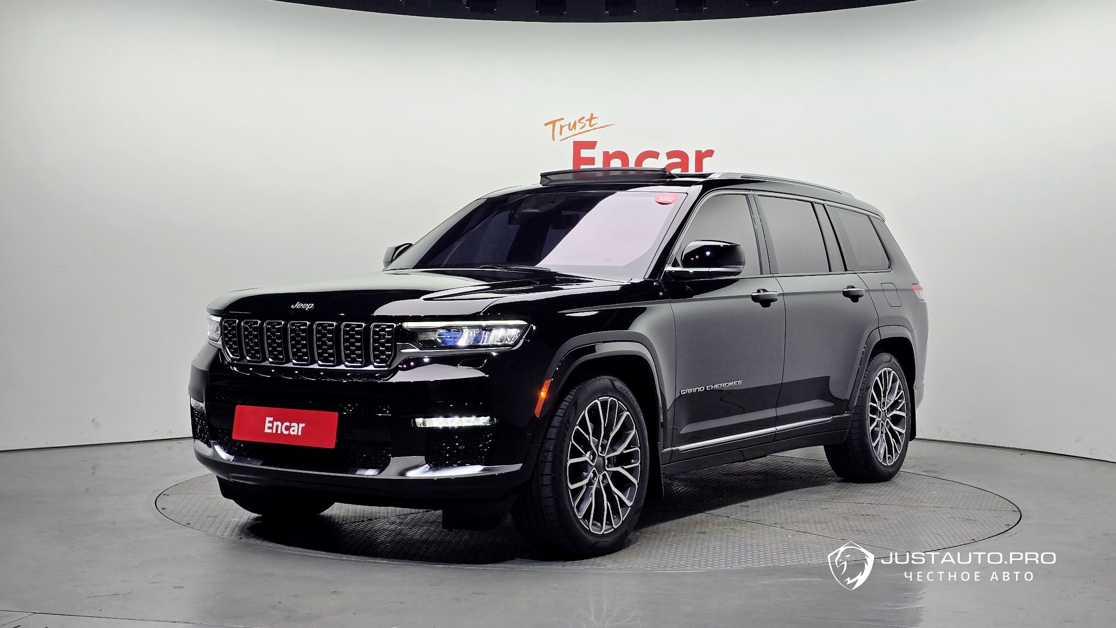 Автомобиль Jeep Cherokee