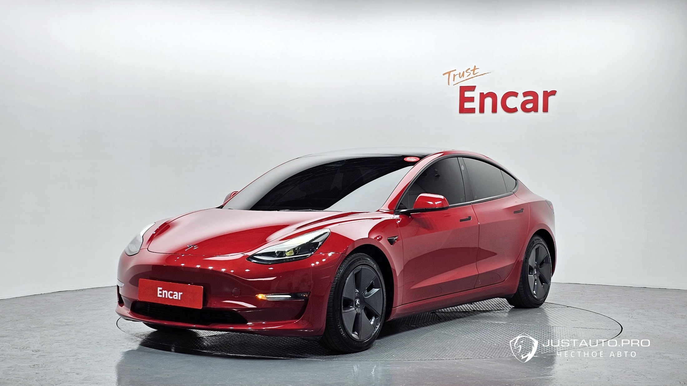 Автомобиль Tesla Model 3