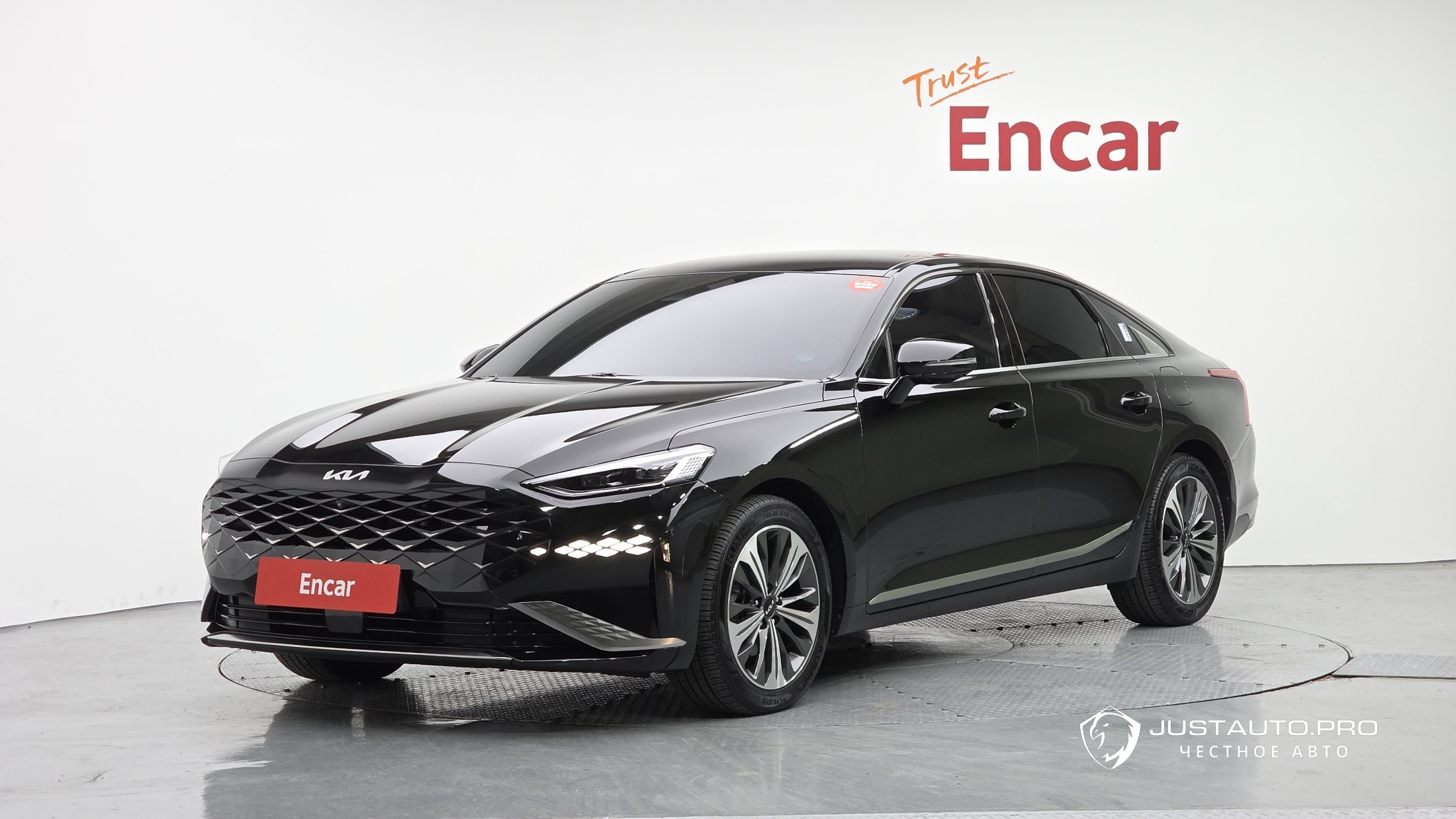 Автомобиль Kia K8