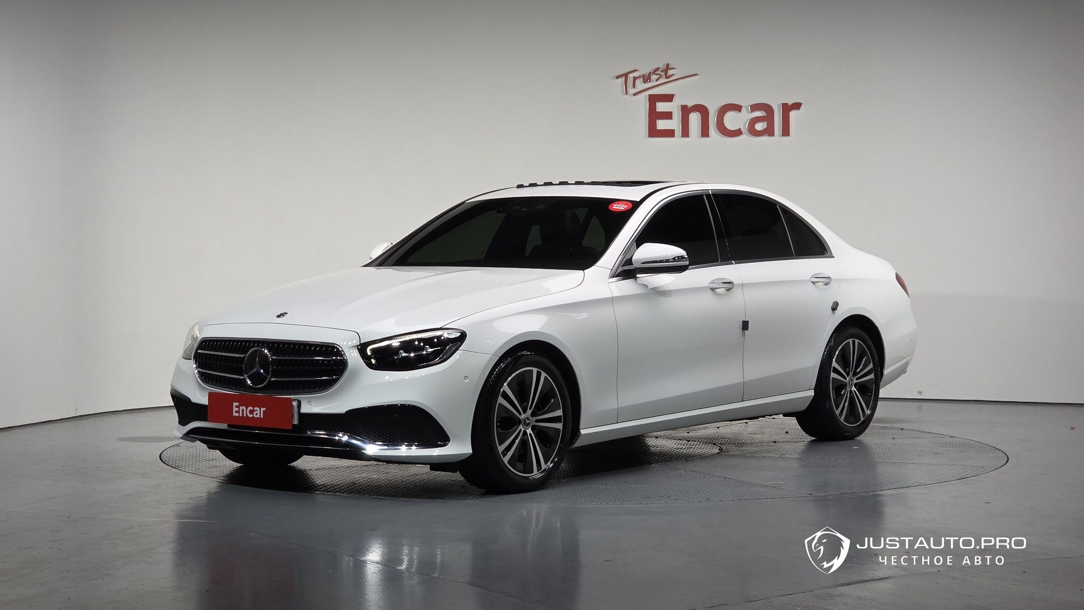 Автомобиль Mercedes-Benz E-Class