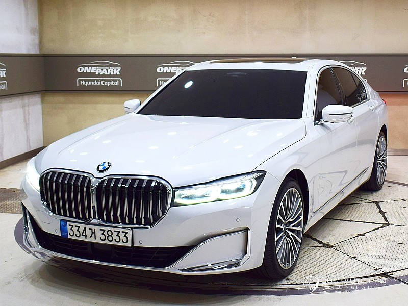 Автомобиль BMW 7-Series