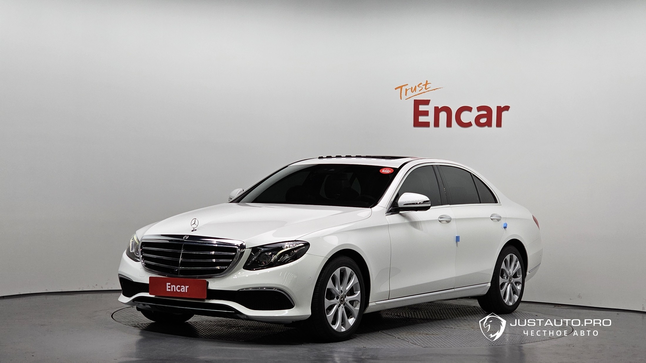 Автомобиль Mercedes-Benz E-Class