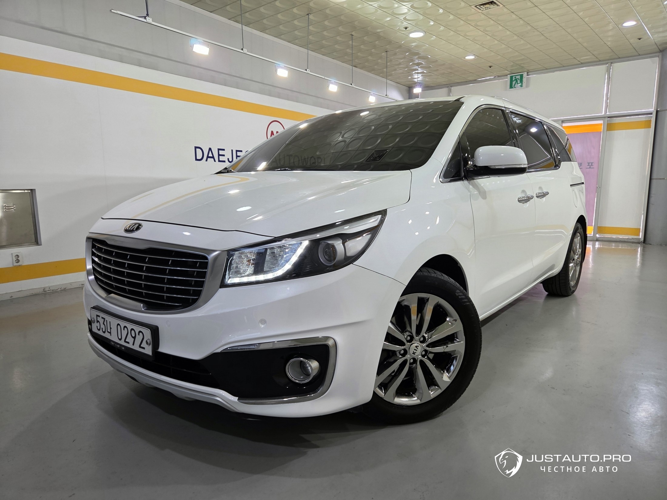 Автомобиль Kia Canival