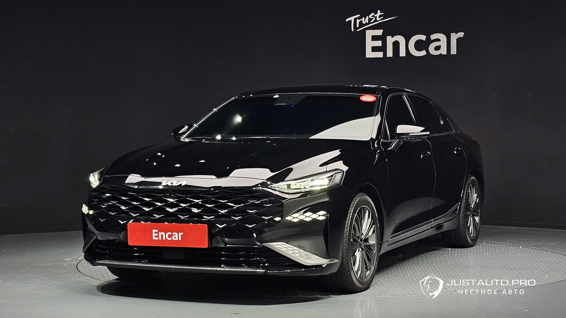 Автомобиль Kia K8