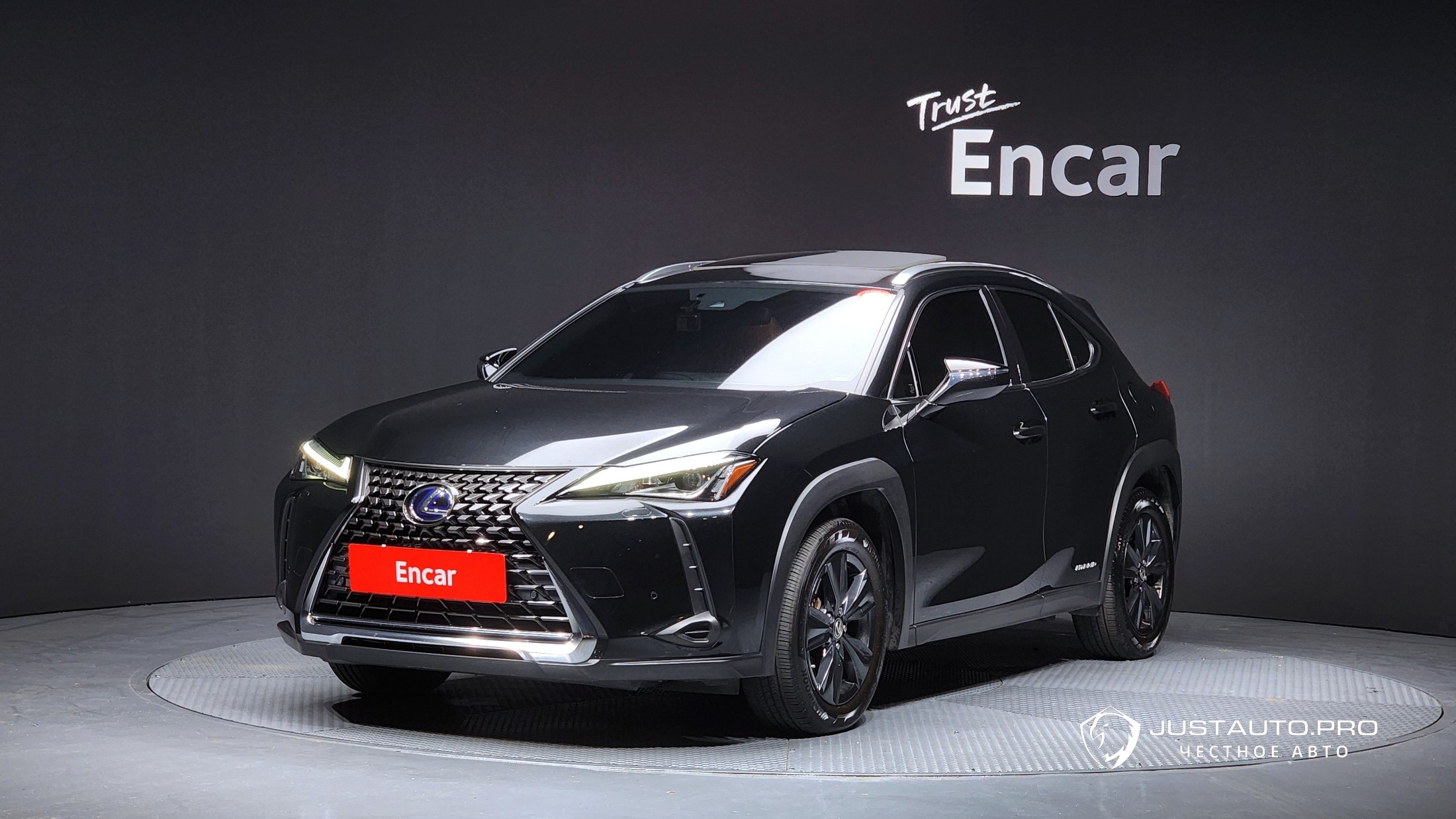 Автомобиль Lexus UX