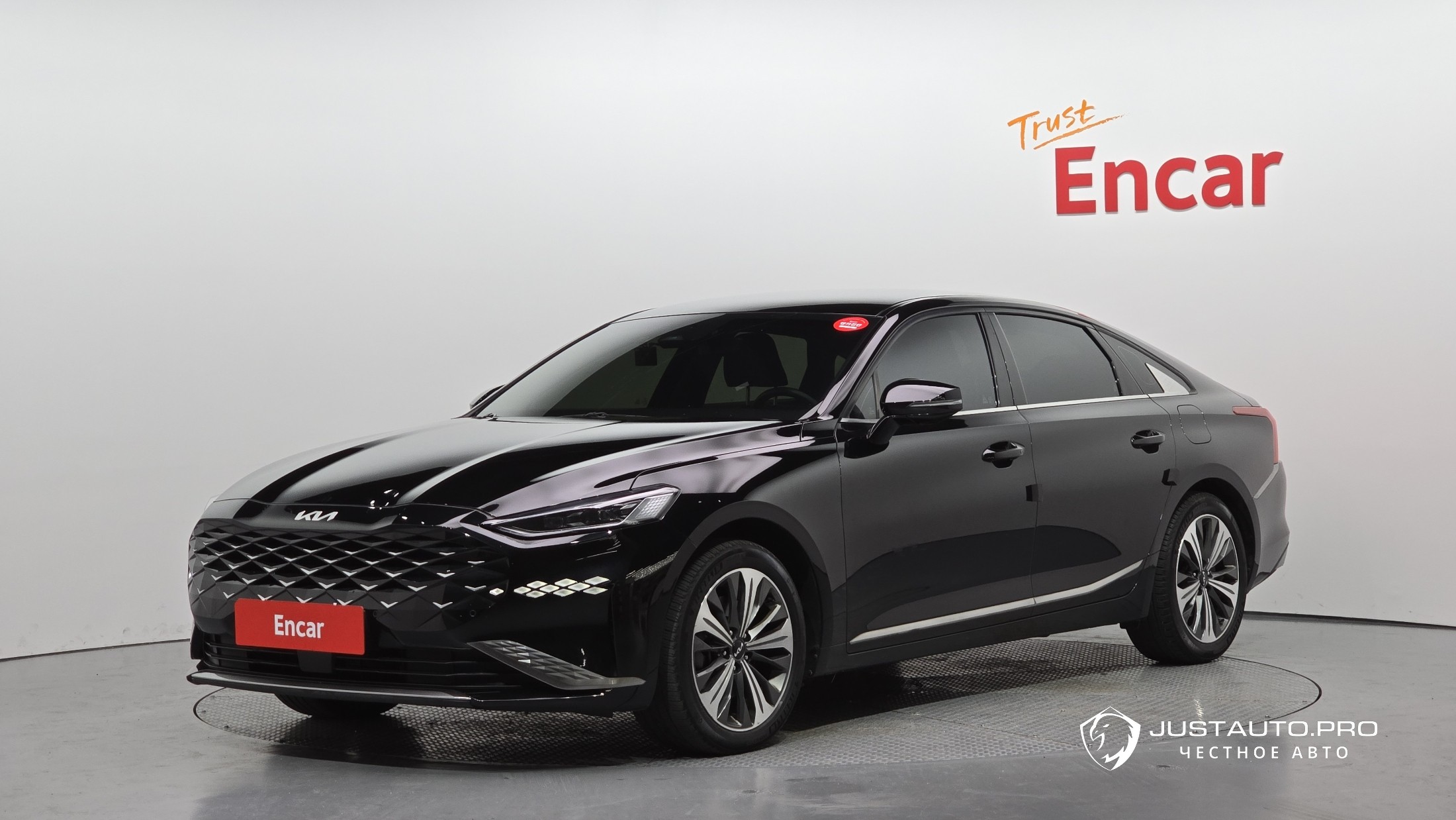 Автомобиль Kia K8