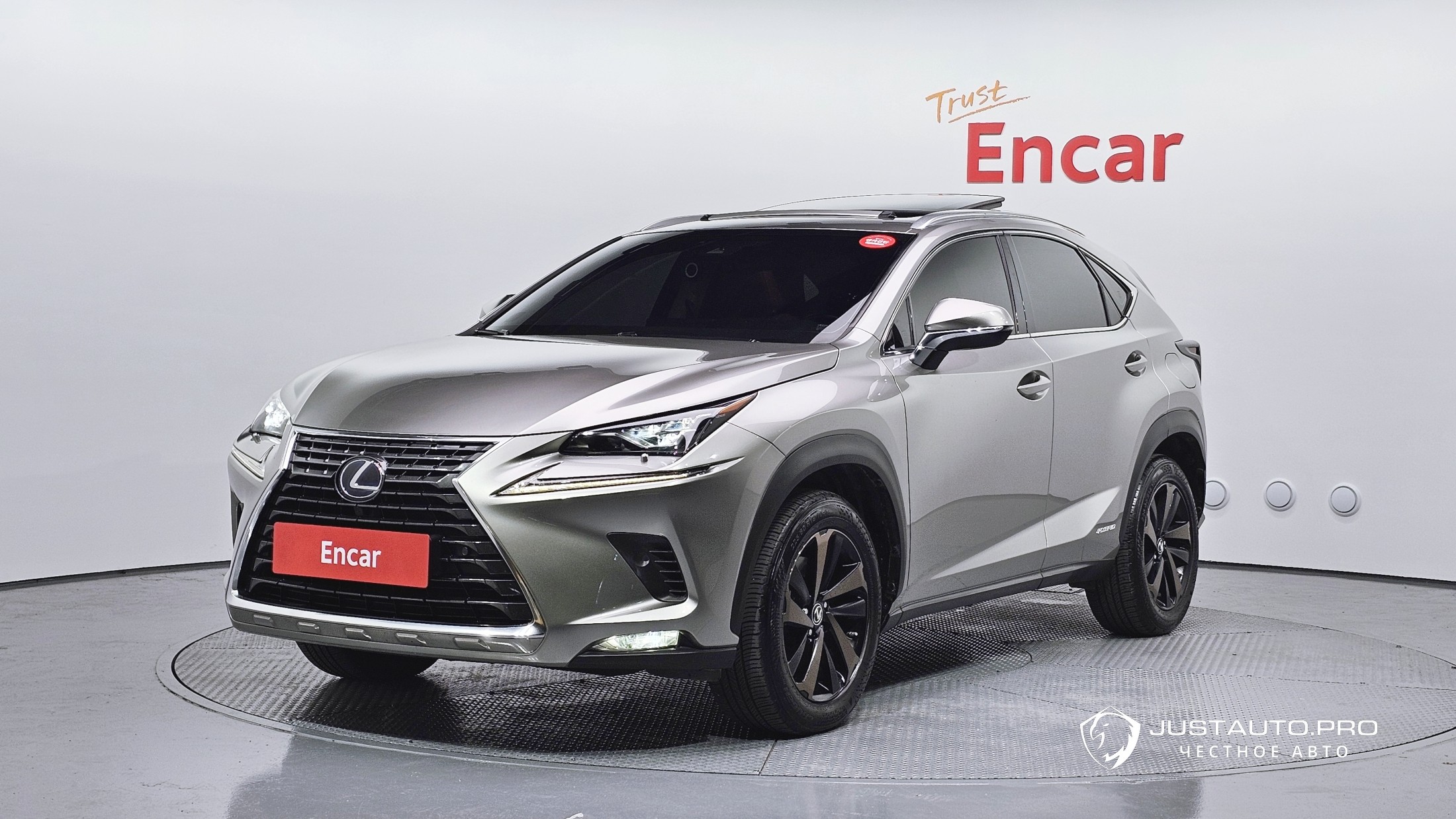 Автомобиль Lexus NX