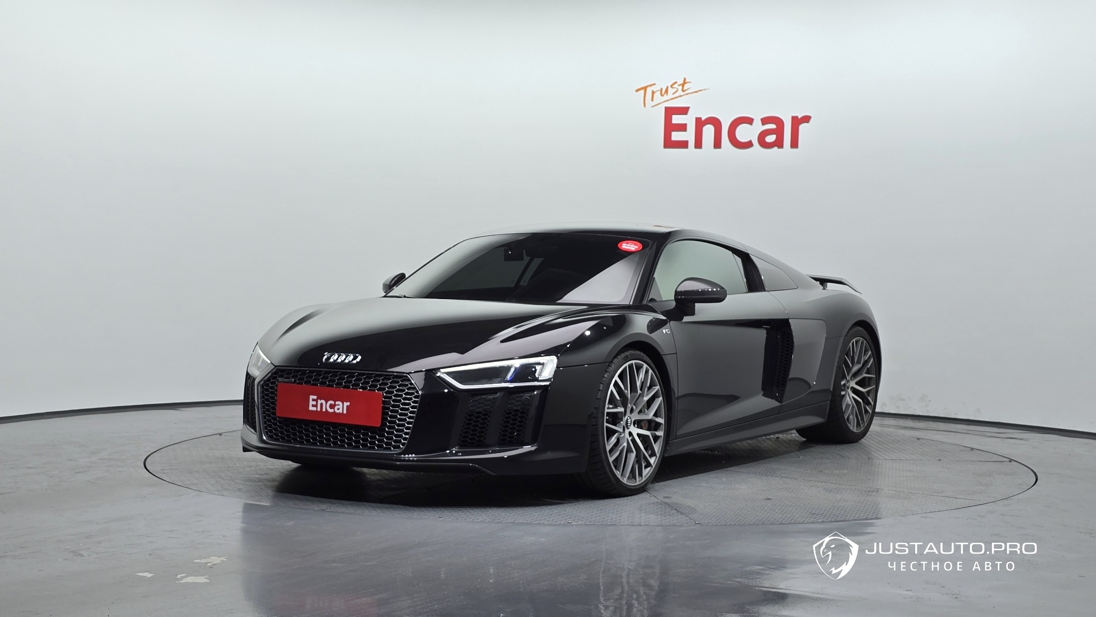 Автомобиль Audi R8