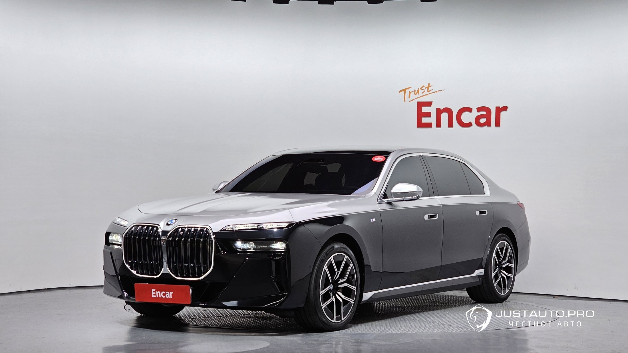 Автомобиль BMW 7-Series