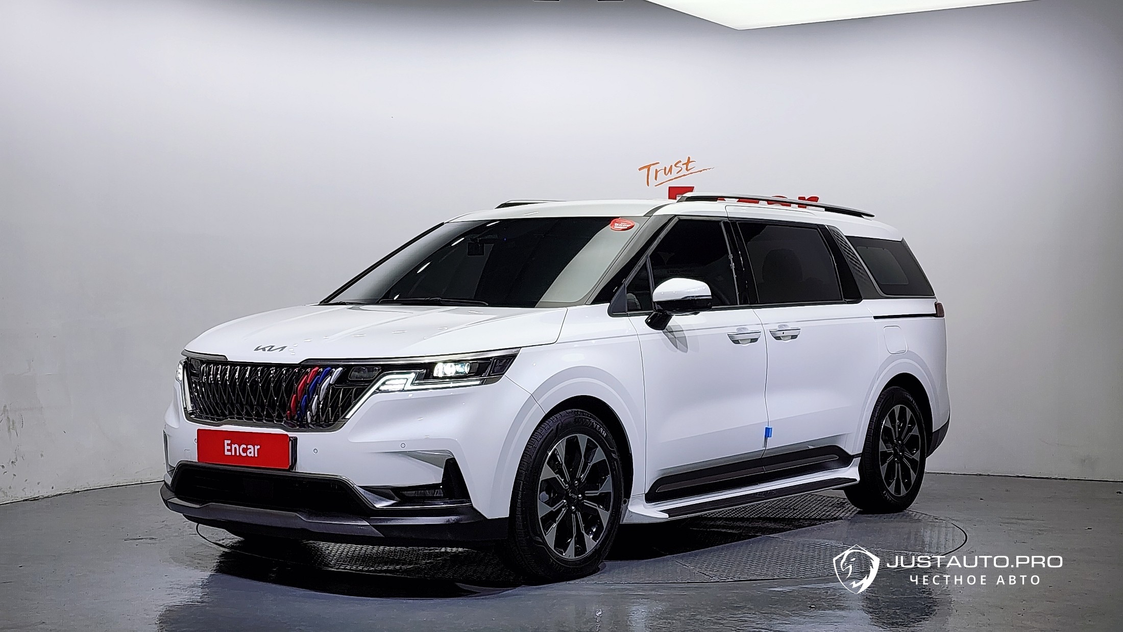 Автомобиль Kia Canival