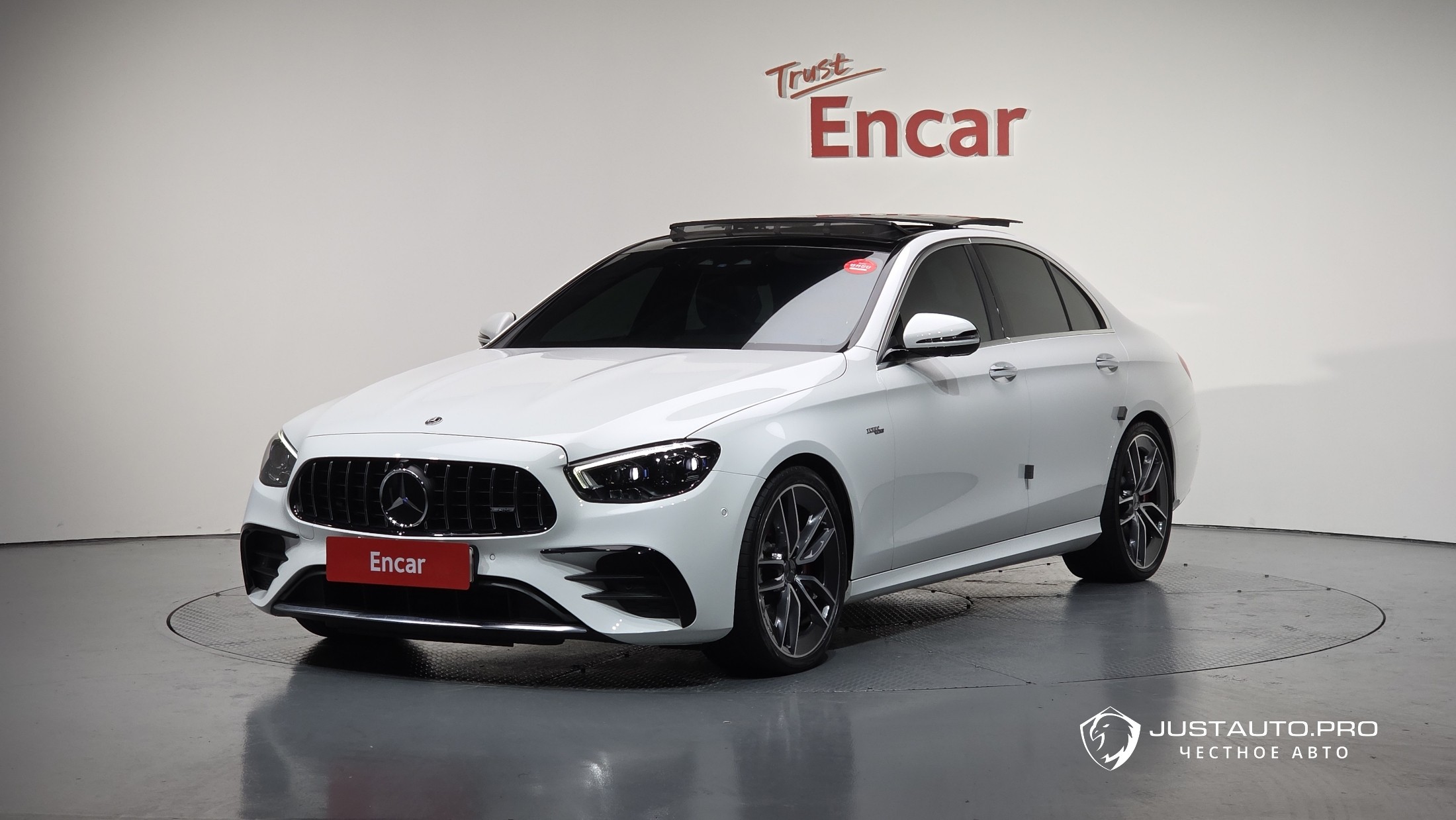 Автомобиль Mercedes-Benz E-Class