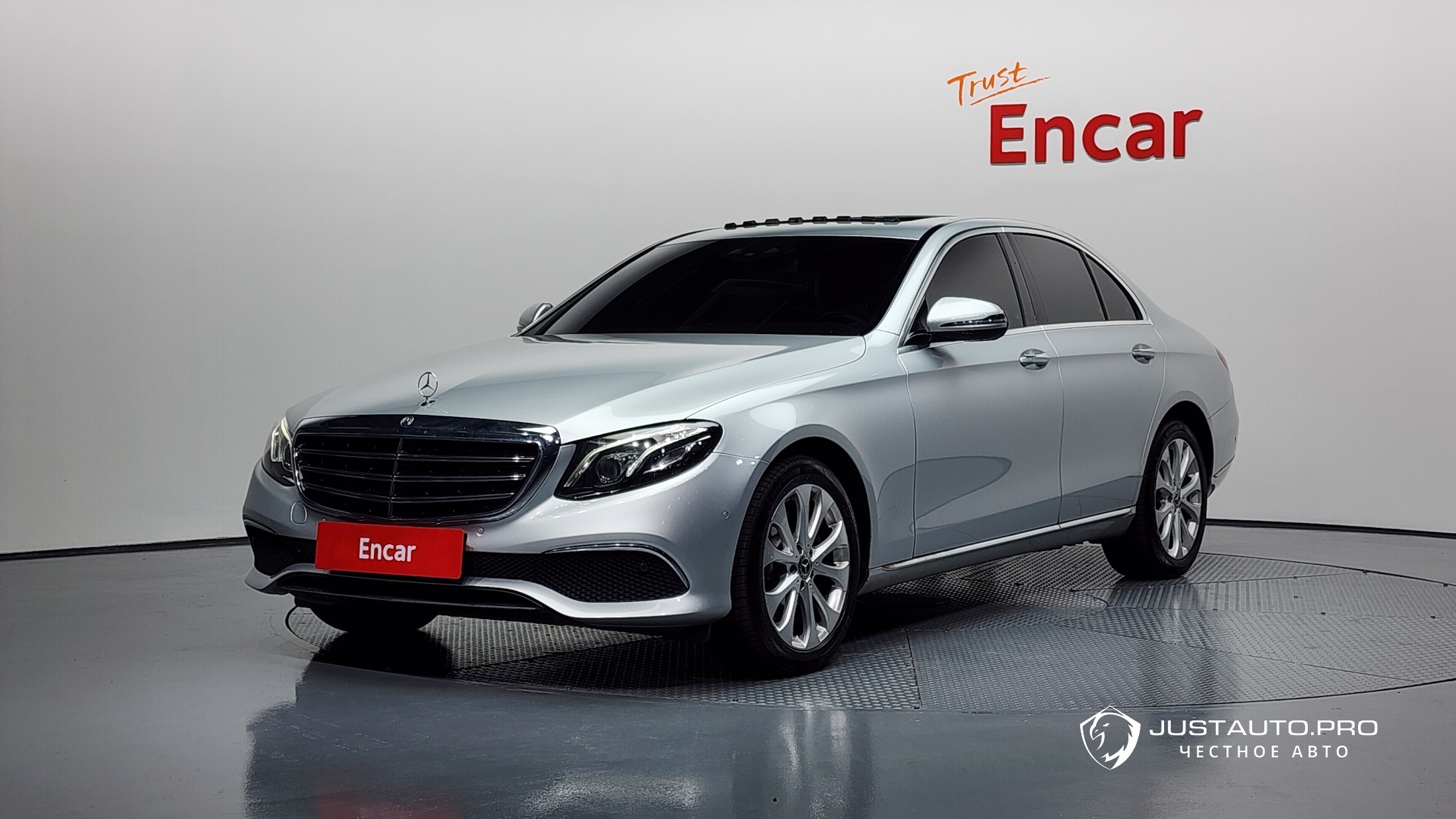 Автомобиль Mercedes-Benz E-Class