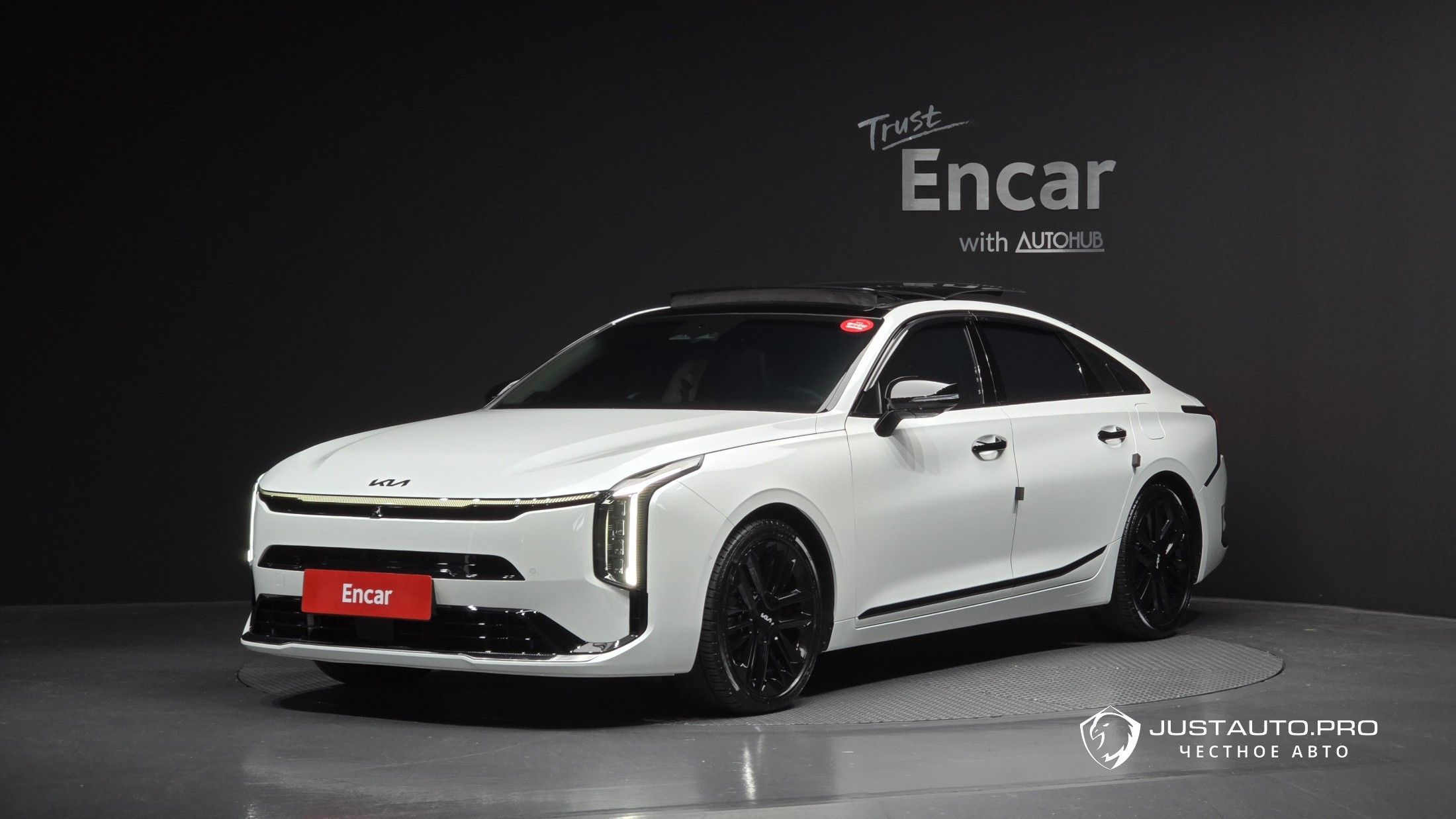 Автомобиль Kia K8