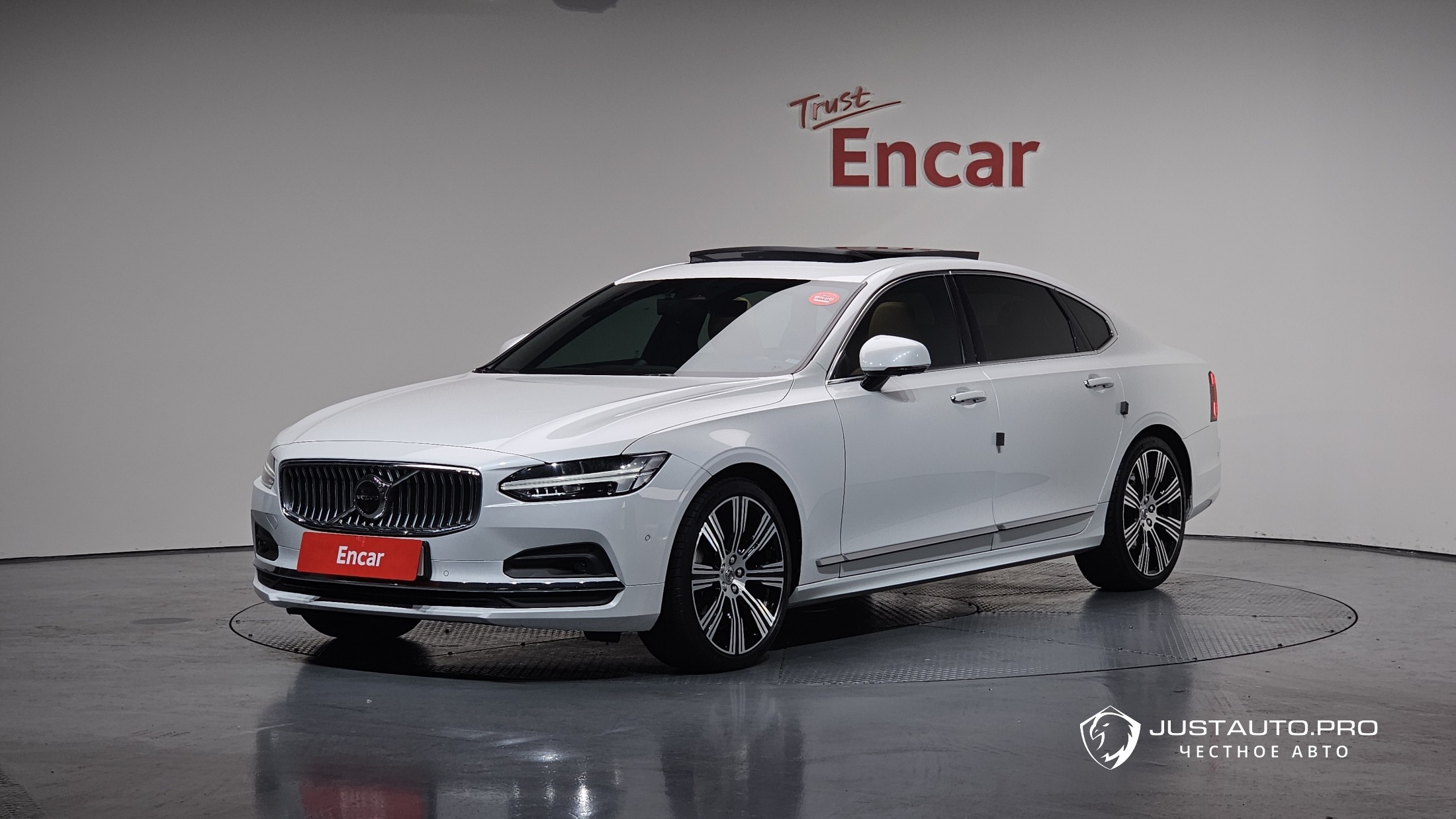 Автомобиль Volvo S90