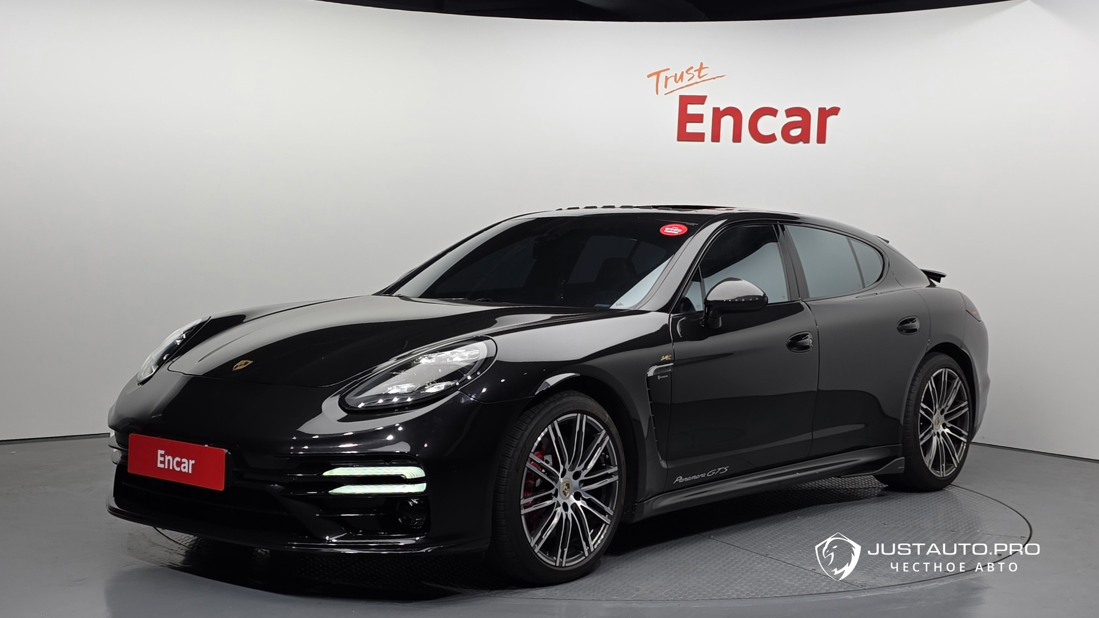 Автомобиль Porsche Panamera