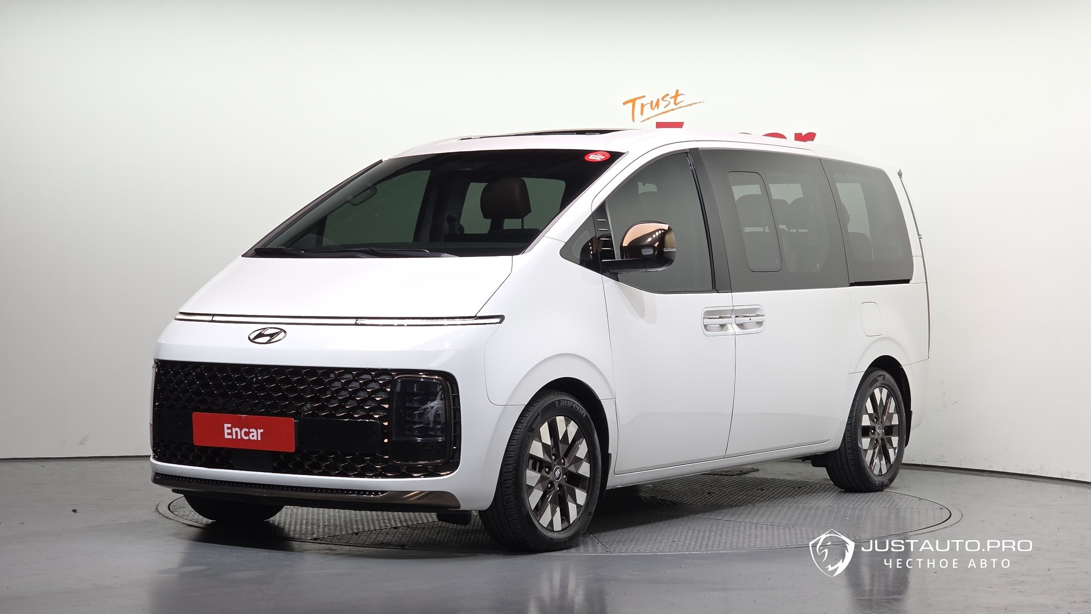 Автомобиль Hyundai Staria