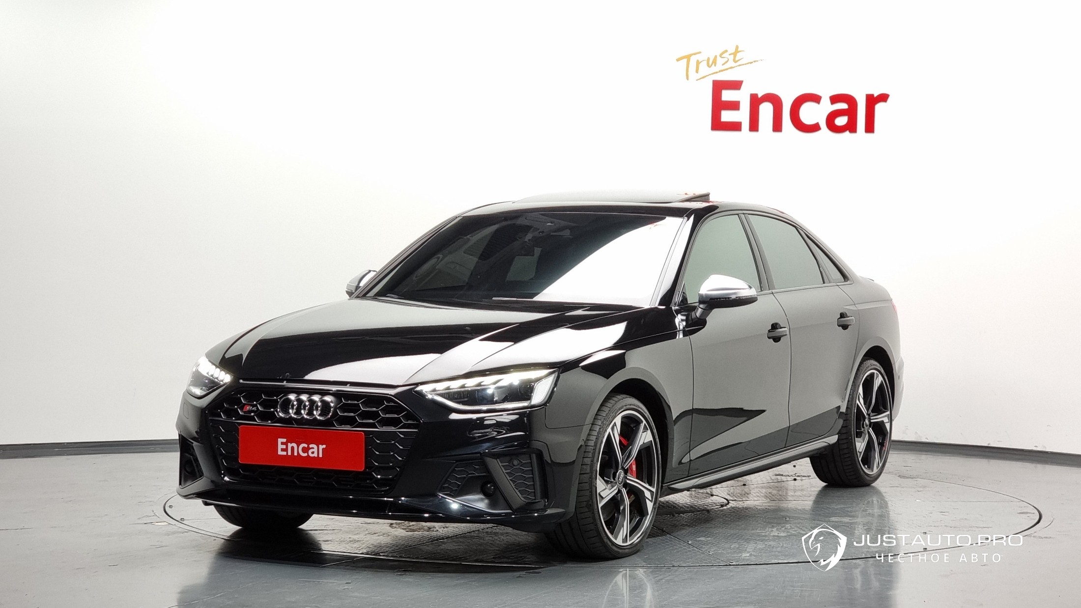 Автомобиль Audi S4