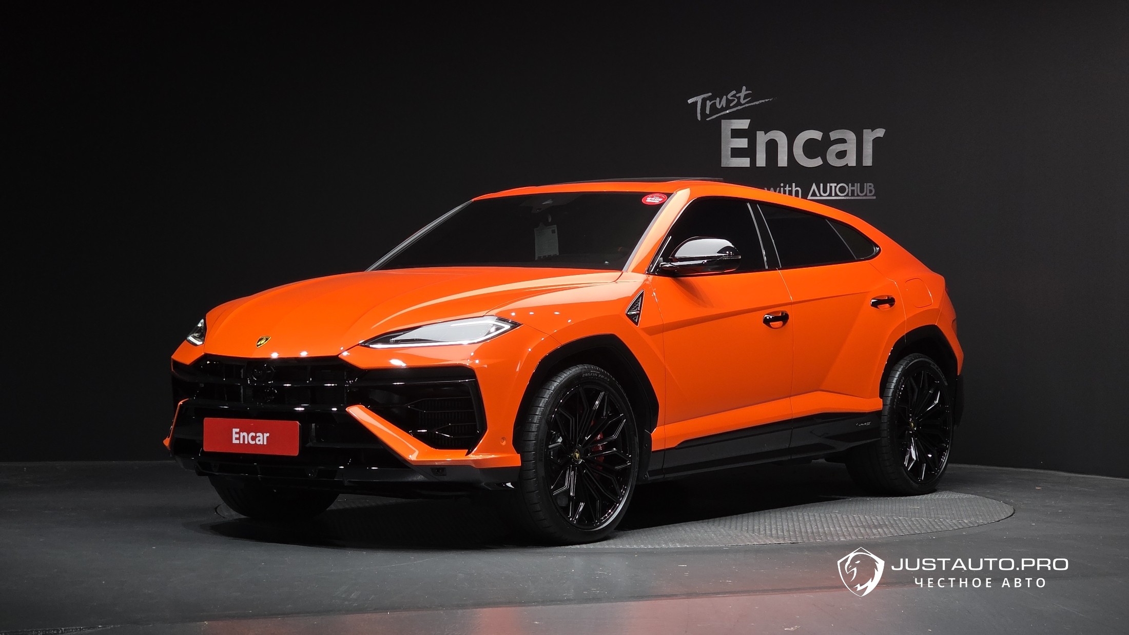 Автомобиль Lamborghini Urus