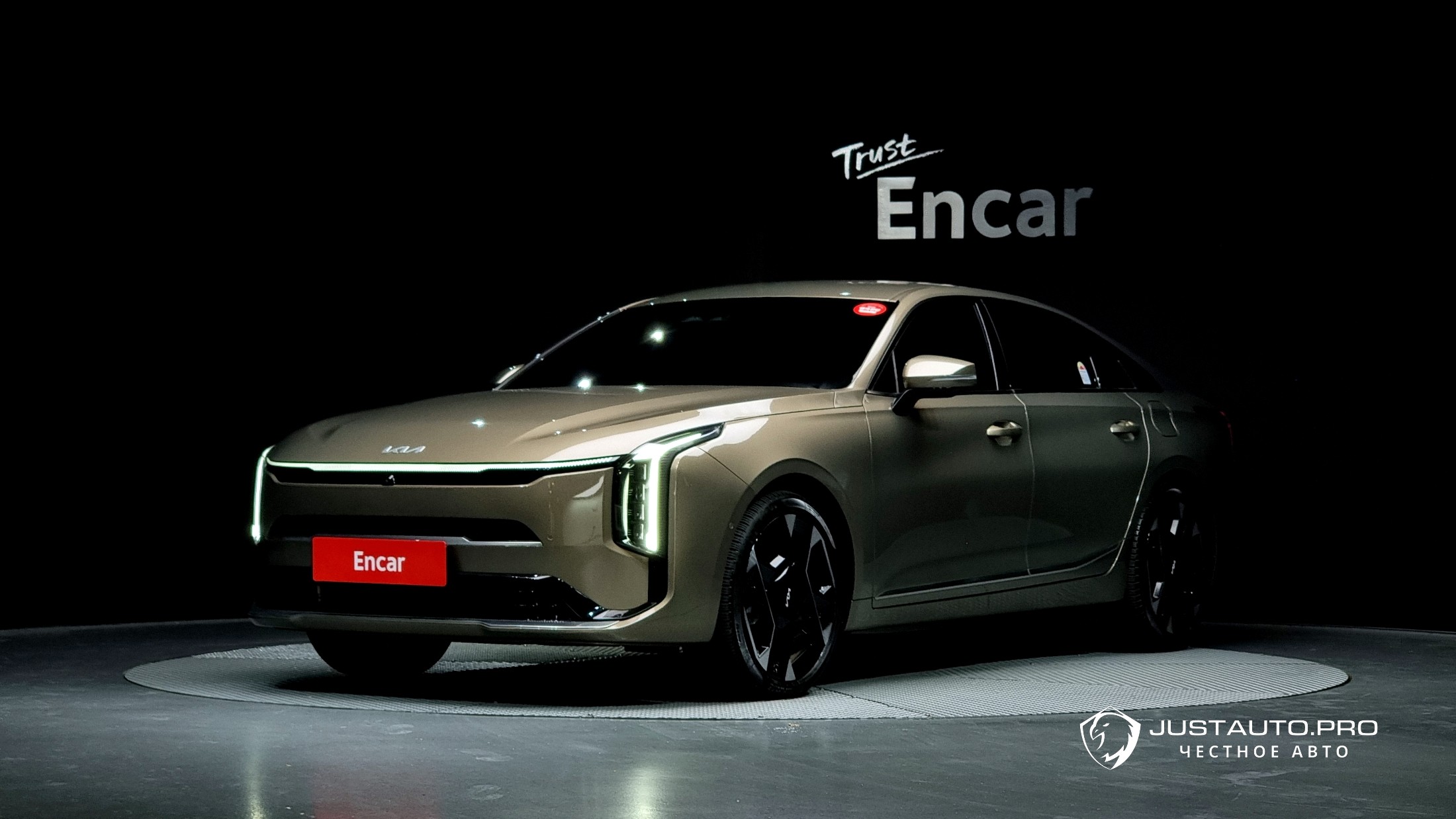 Автомобиль Kia K8