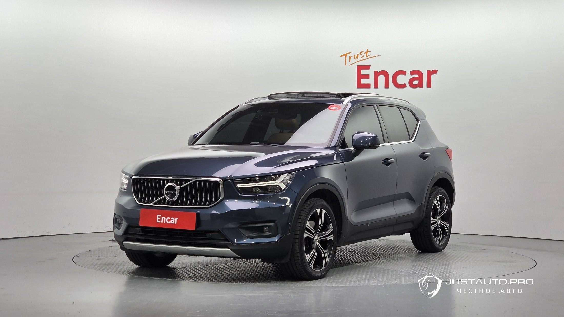 Автомобиль Volvo XC40