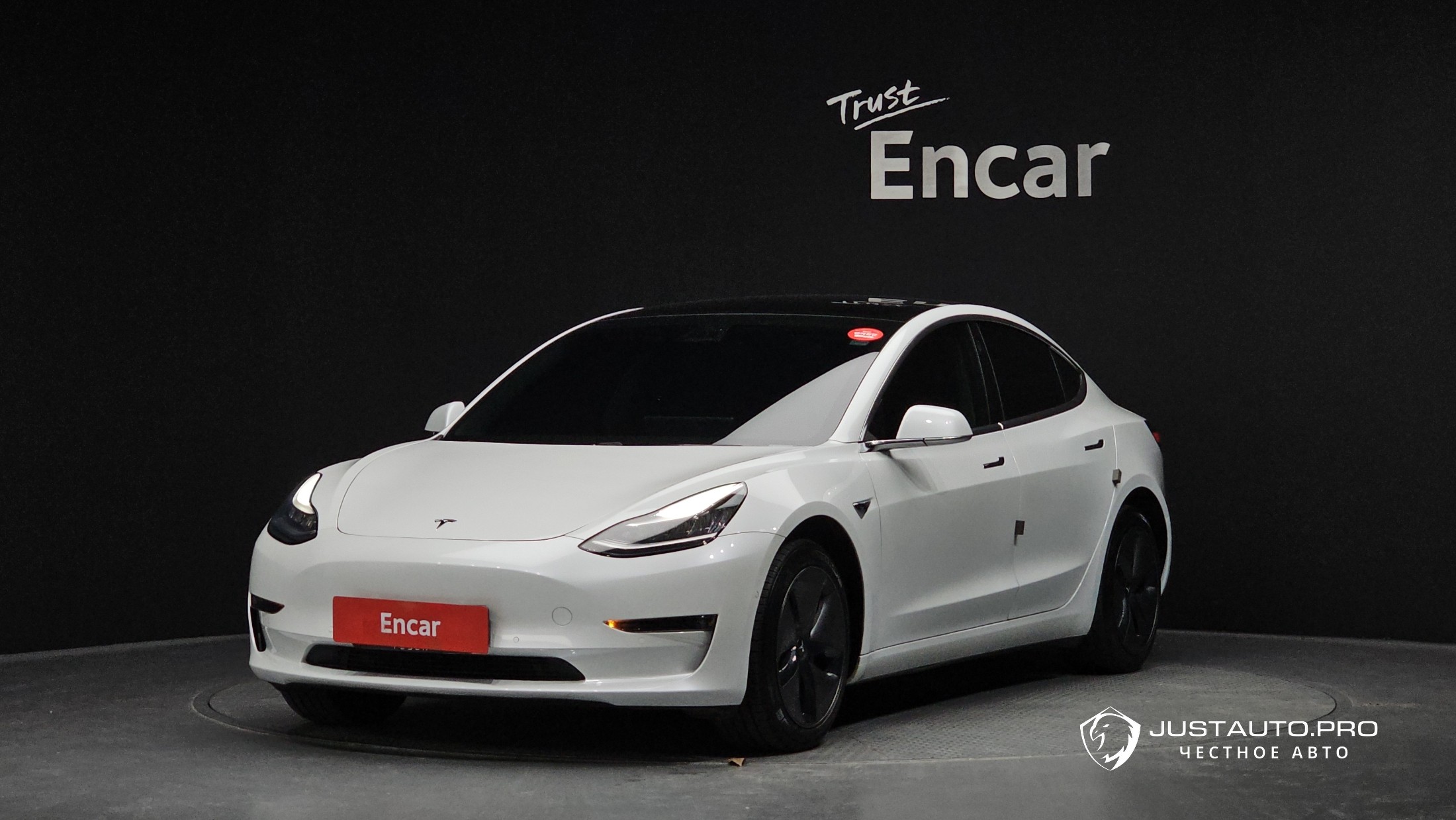 Автомобиль Tesla Model 3