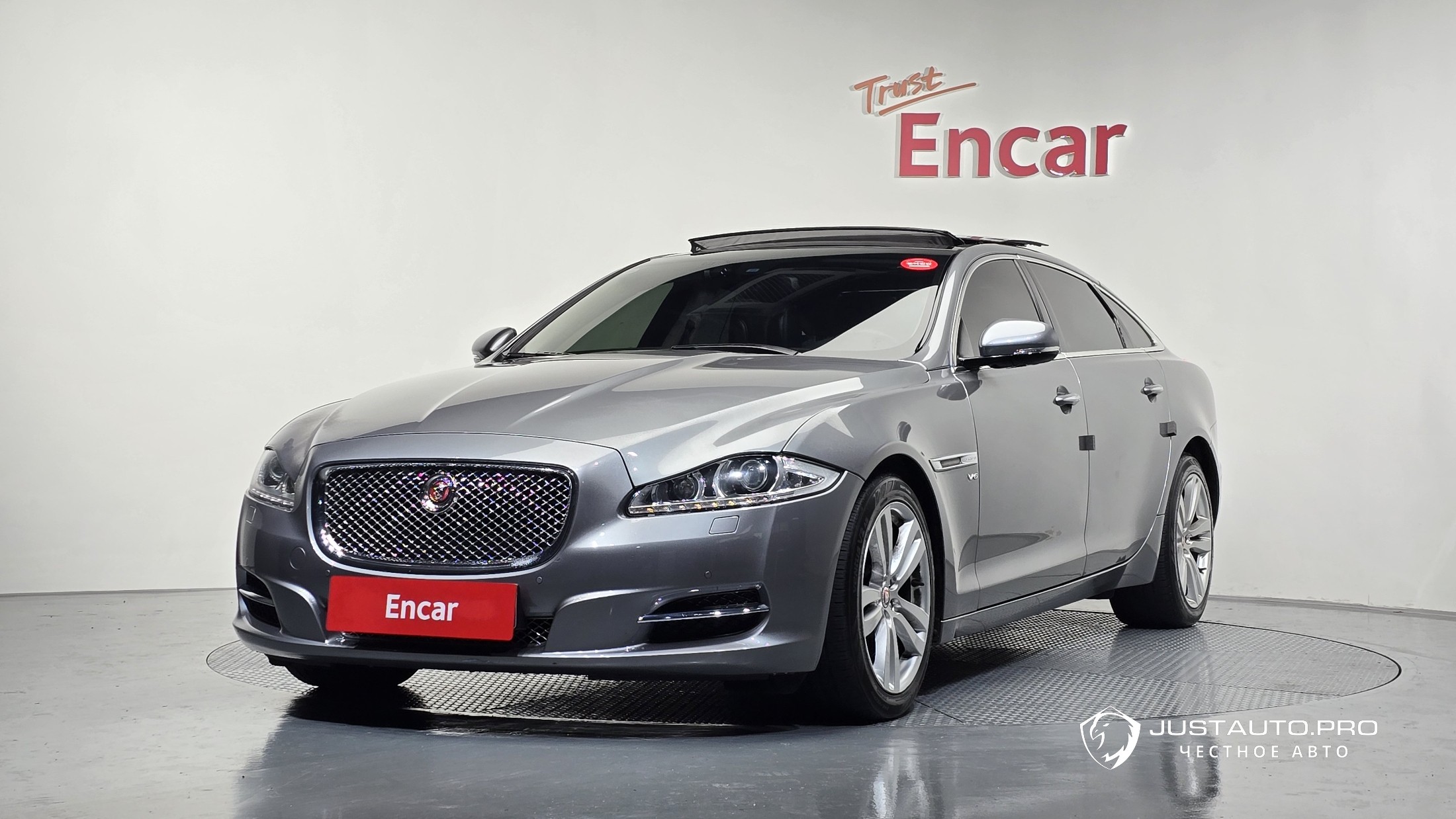 Автомобиль Jaguar XJ