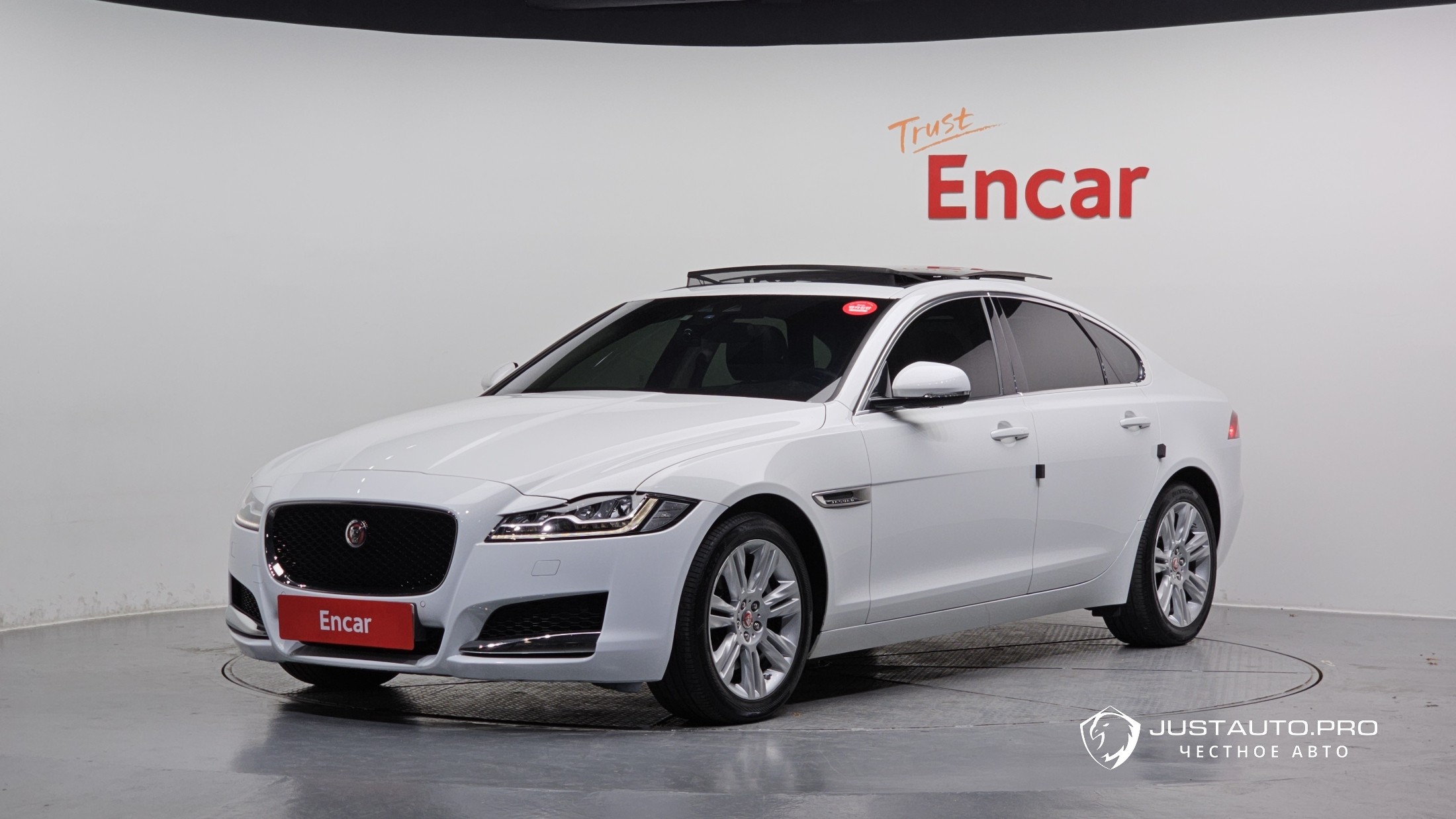 Автомобиль Jaguar XF