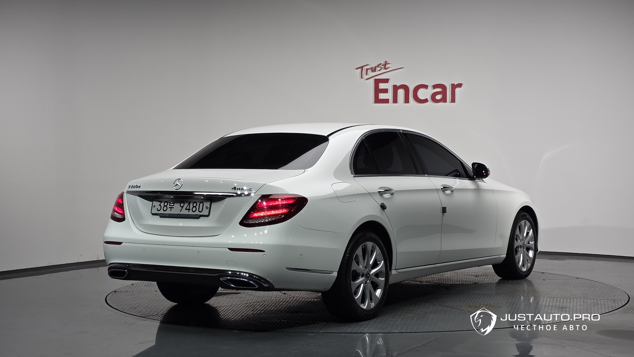 Автомобиль Mercedes-Benz E-Class