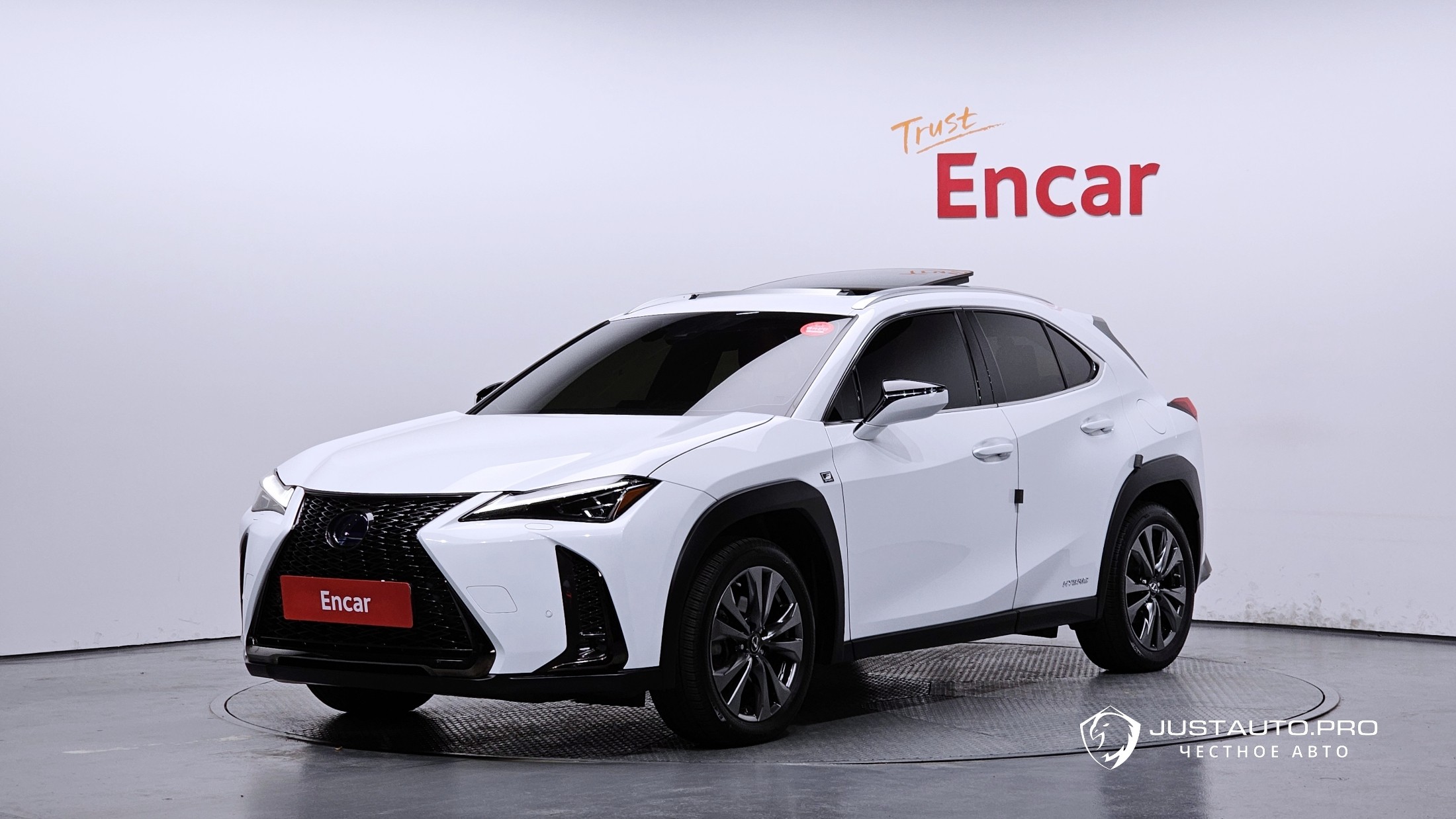 Автомобиль Lexus UX