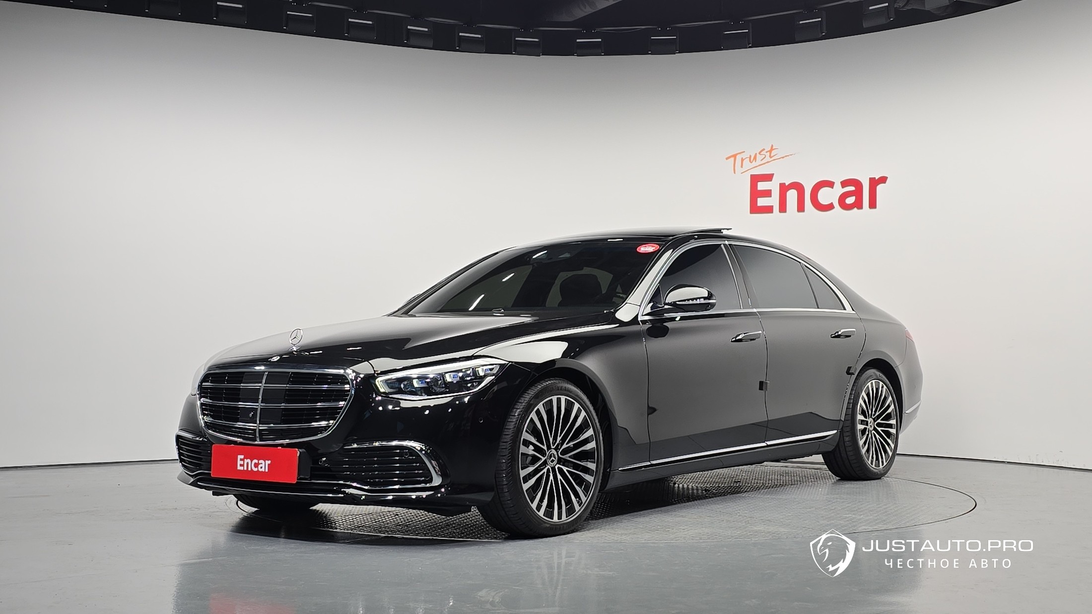 Автомобиль Mercedes-Benz S-Class